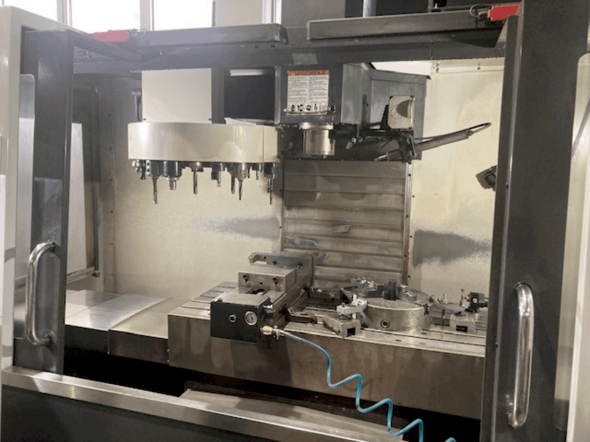 Vue de face de la machine HAAS VF 3