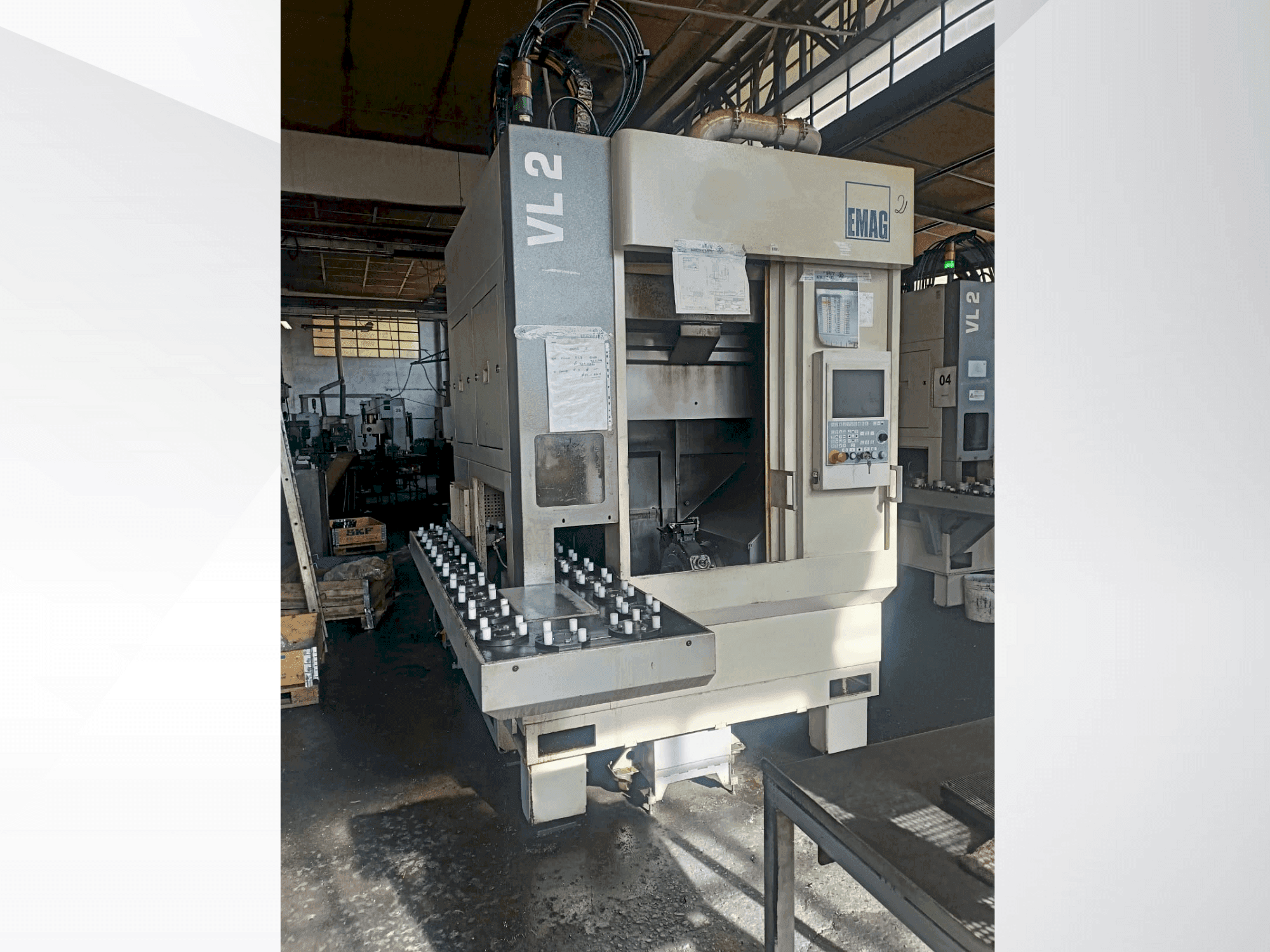 Vue de face de la machine EMAG VL2
