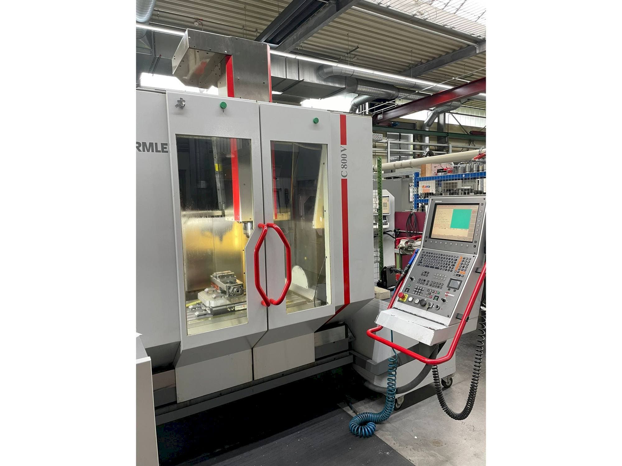 Vue de face de la machine HERMLE C 800 V