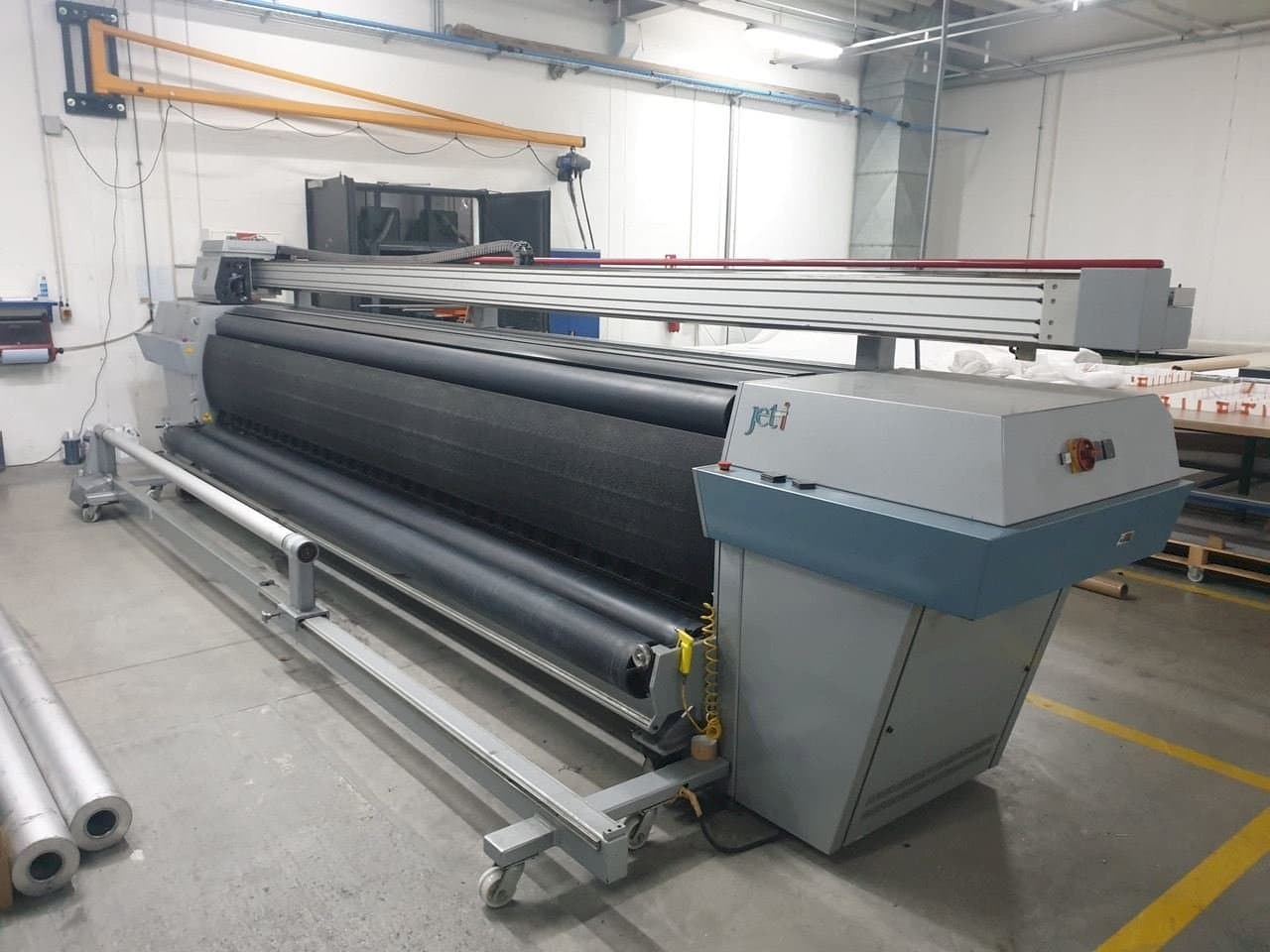 Vue de face de la machine JETI 5000