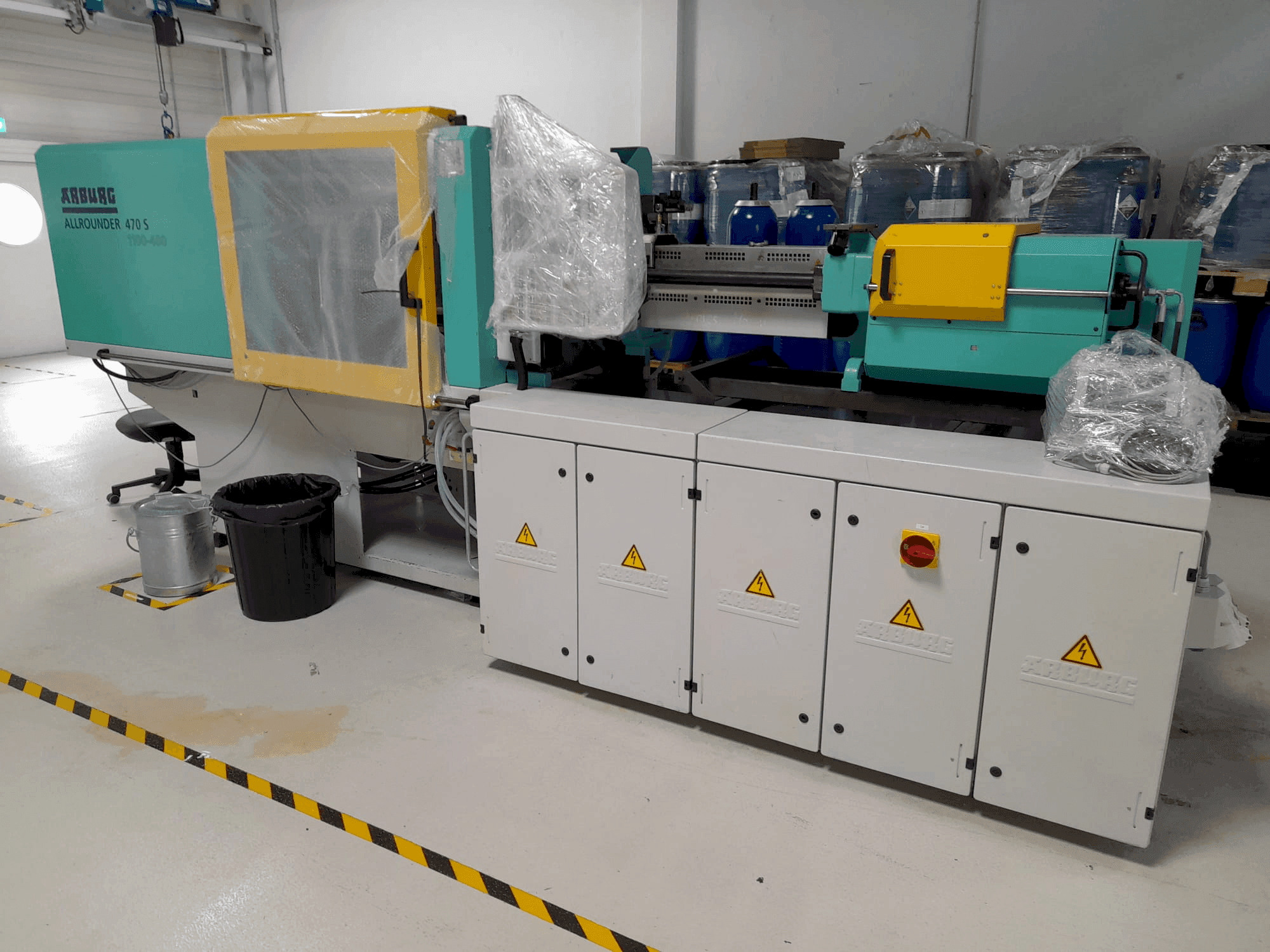 Vue de face de la machine Arburg Allrounder 470S 1100-400 with Multilift handling (2010)