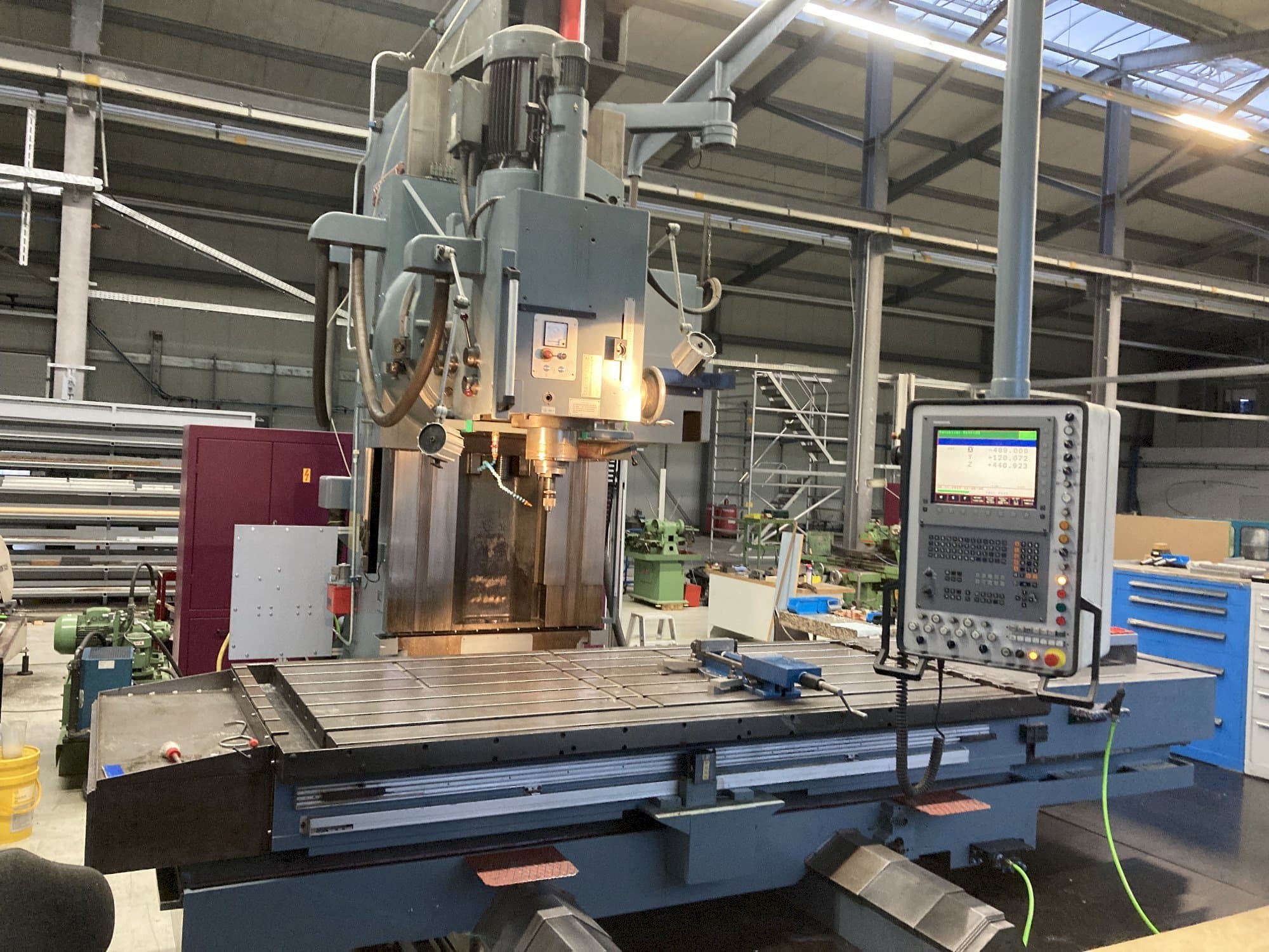 Vue de face de la machine Droop & Rein FS 130 SKE