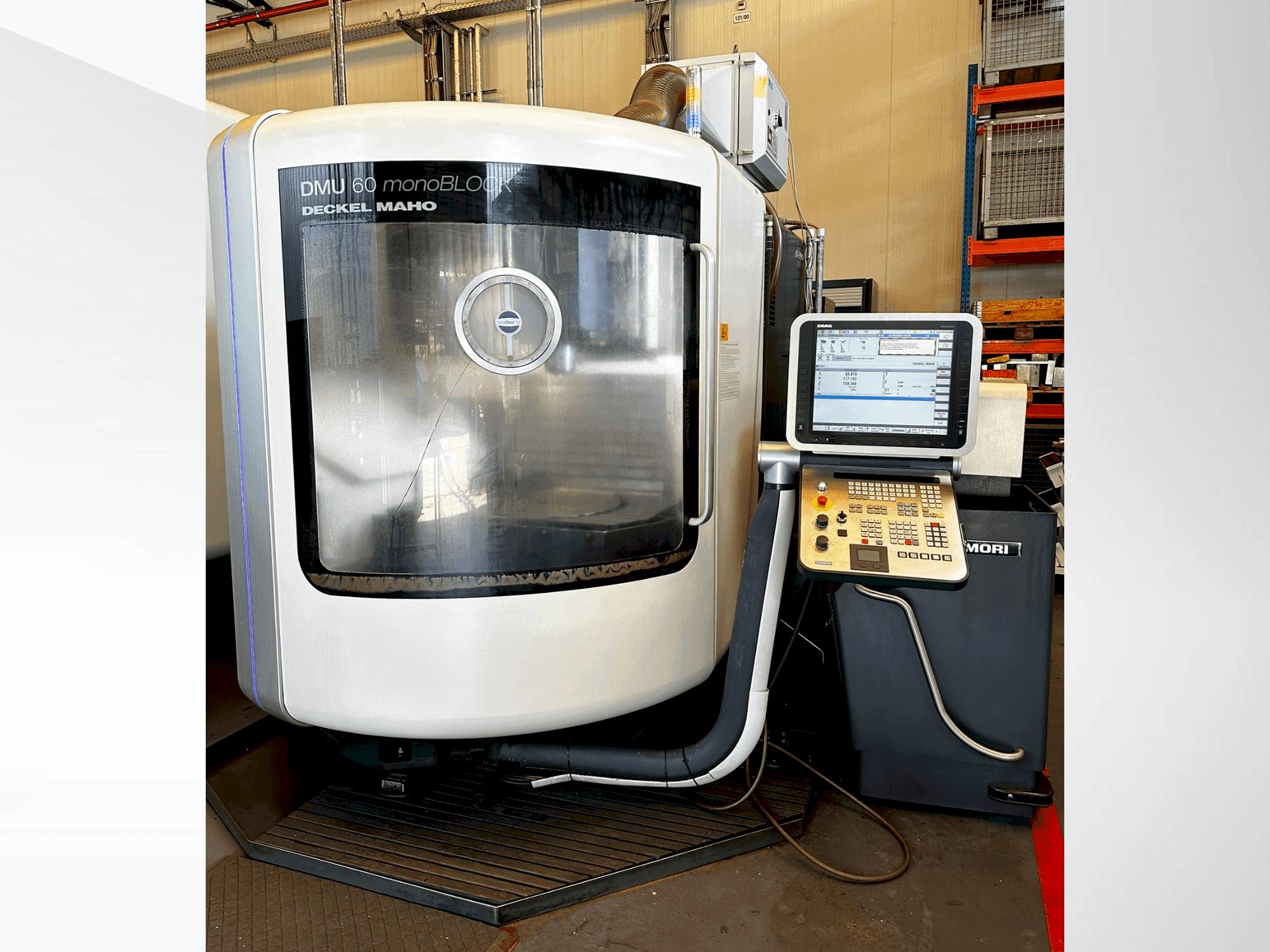 Vue de face de la machine DMG MORI DMU 60 monoBLOCK