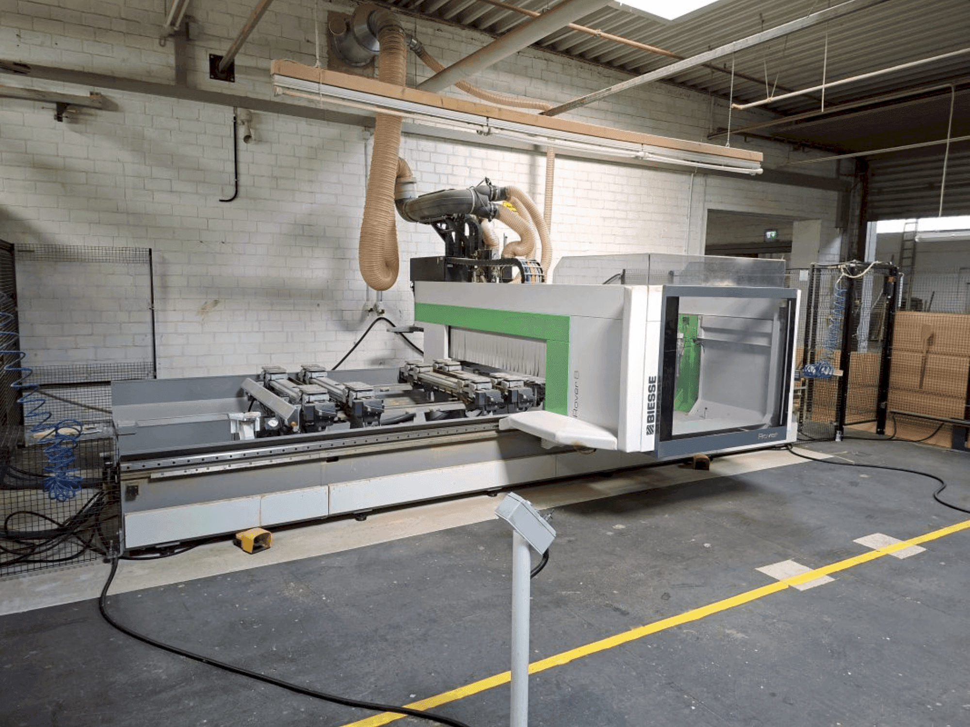 Vue de face de la machine BIESSE Rover B 1650