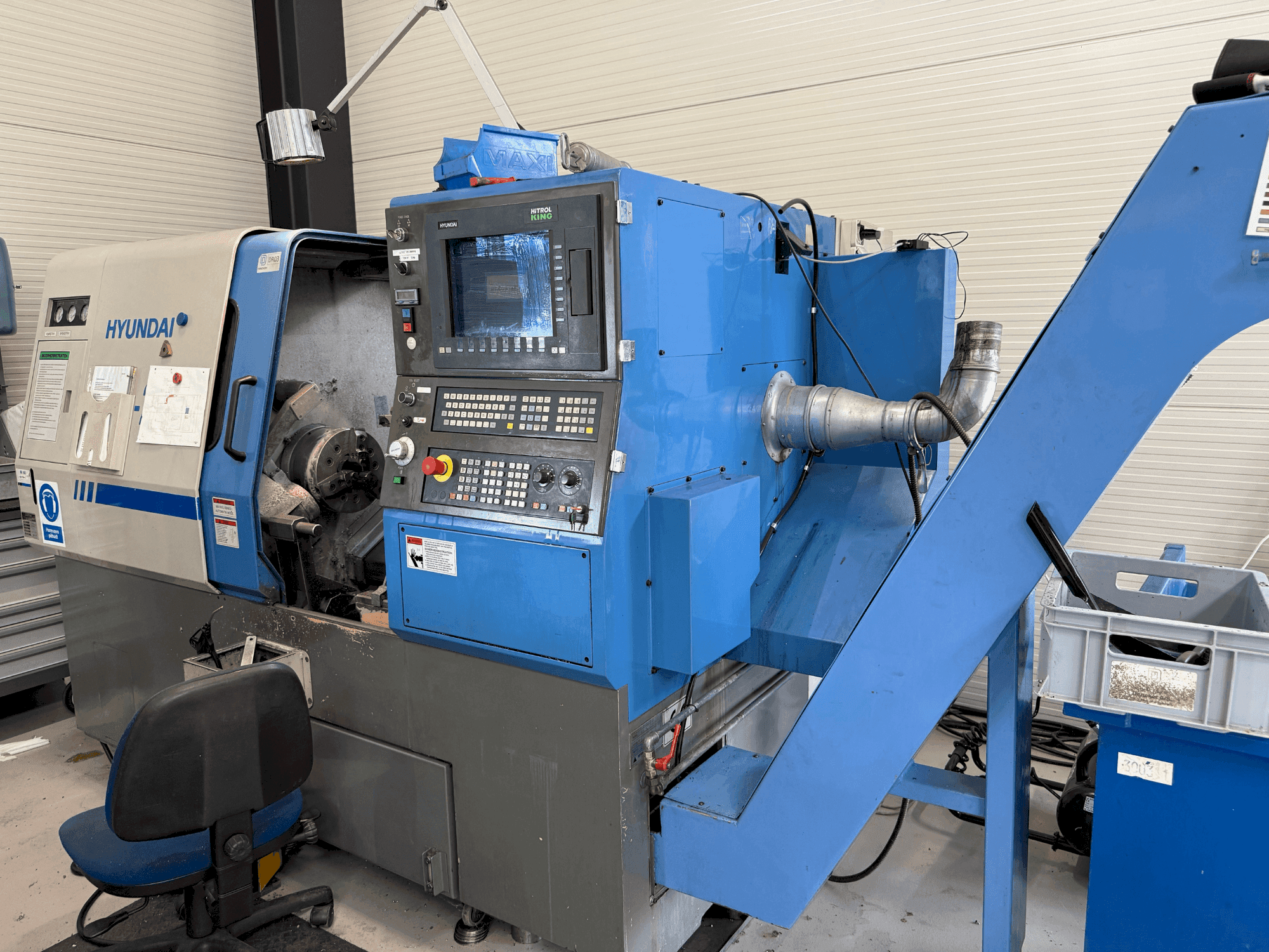 Vue de face de la machine Hyundai HIT 20 M