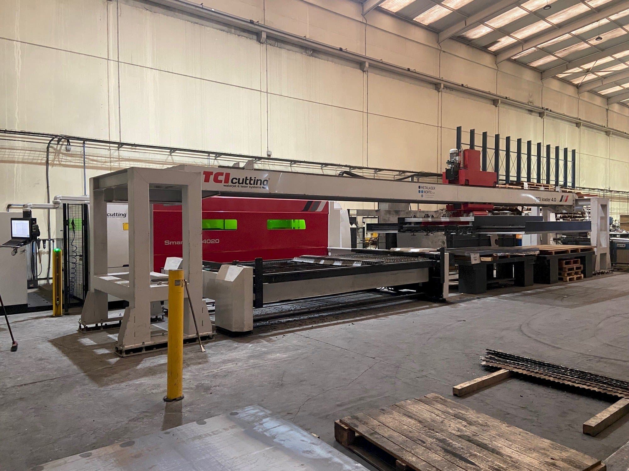 Vue de face de la machine TCI Smartline Fiber 4020