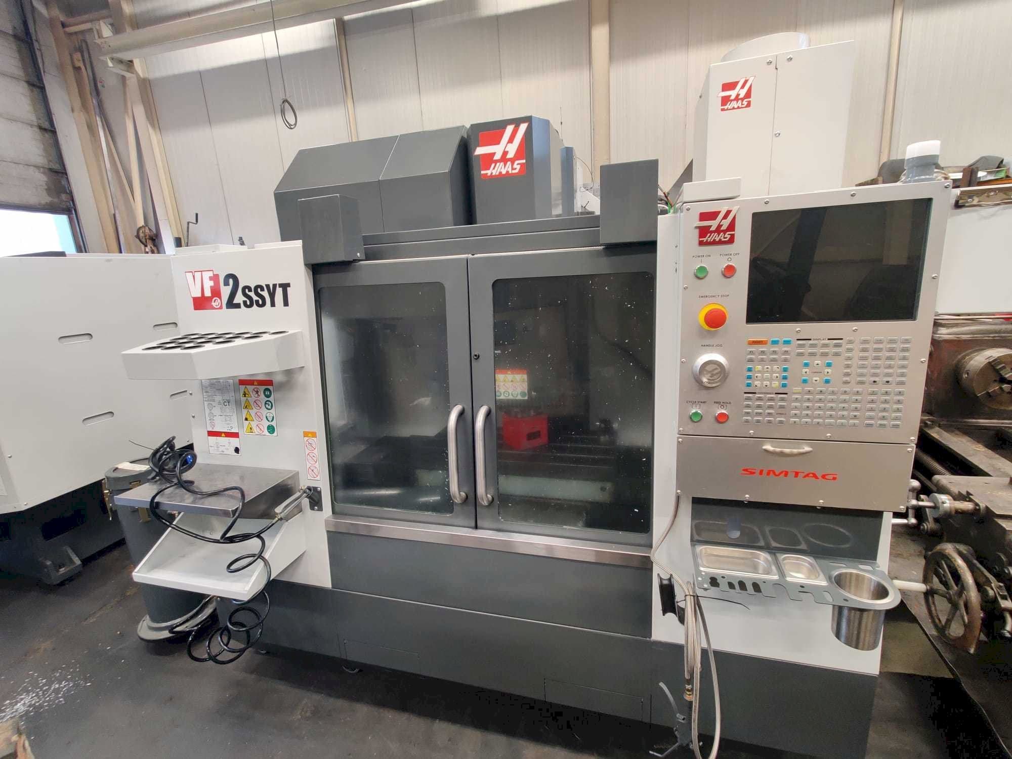 Vue de face de la machine HAAS VF-2SSYT