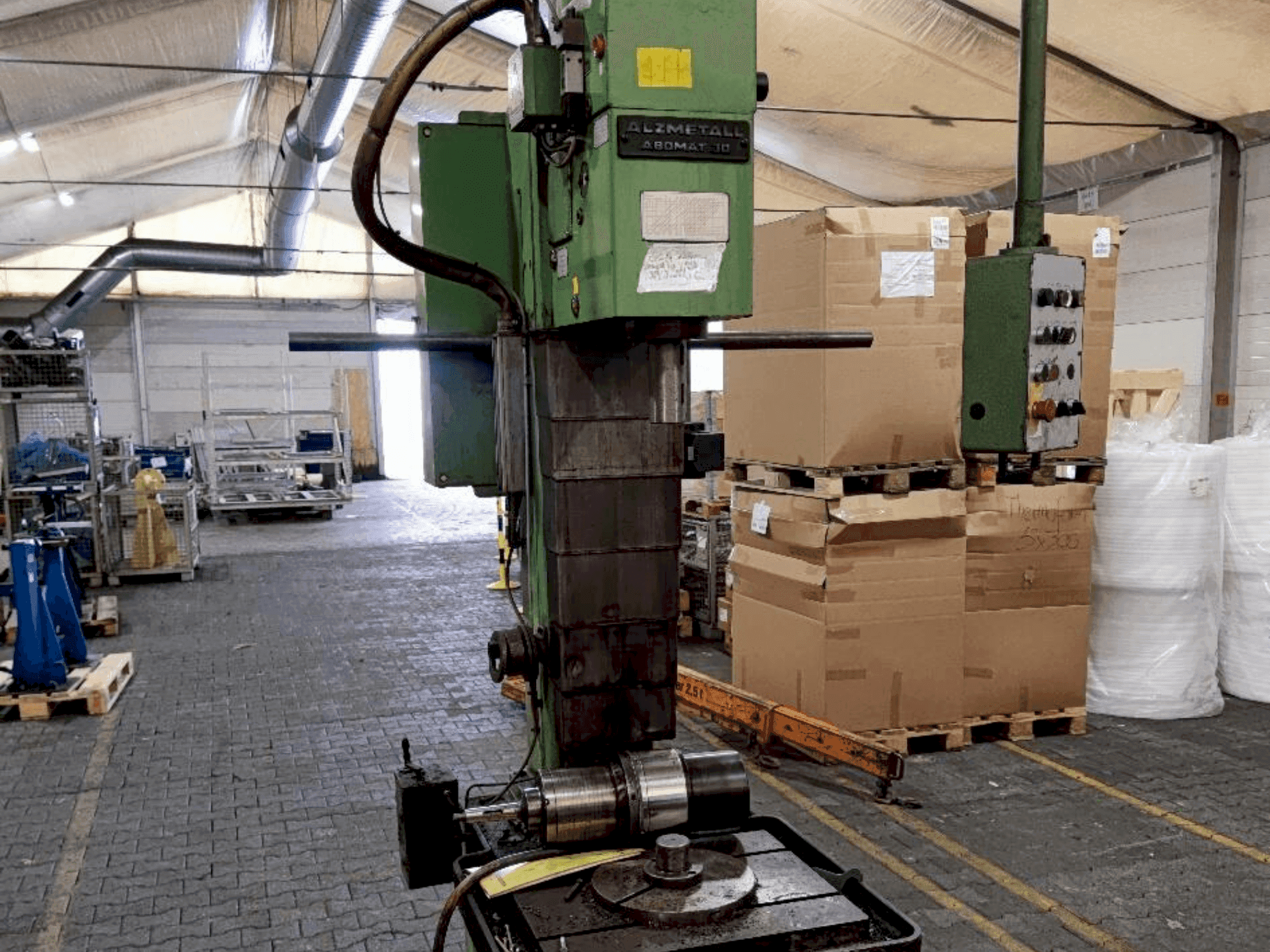 Vue de face de la machine Alzmetall Abomat 30