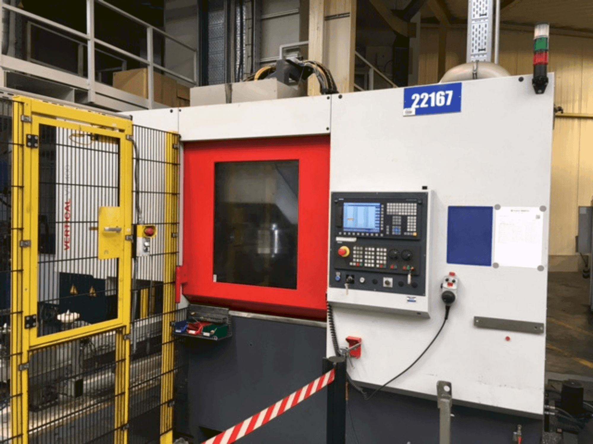 Vue de face de la machine EMCO VT 400