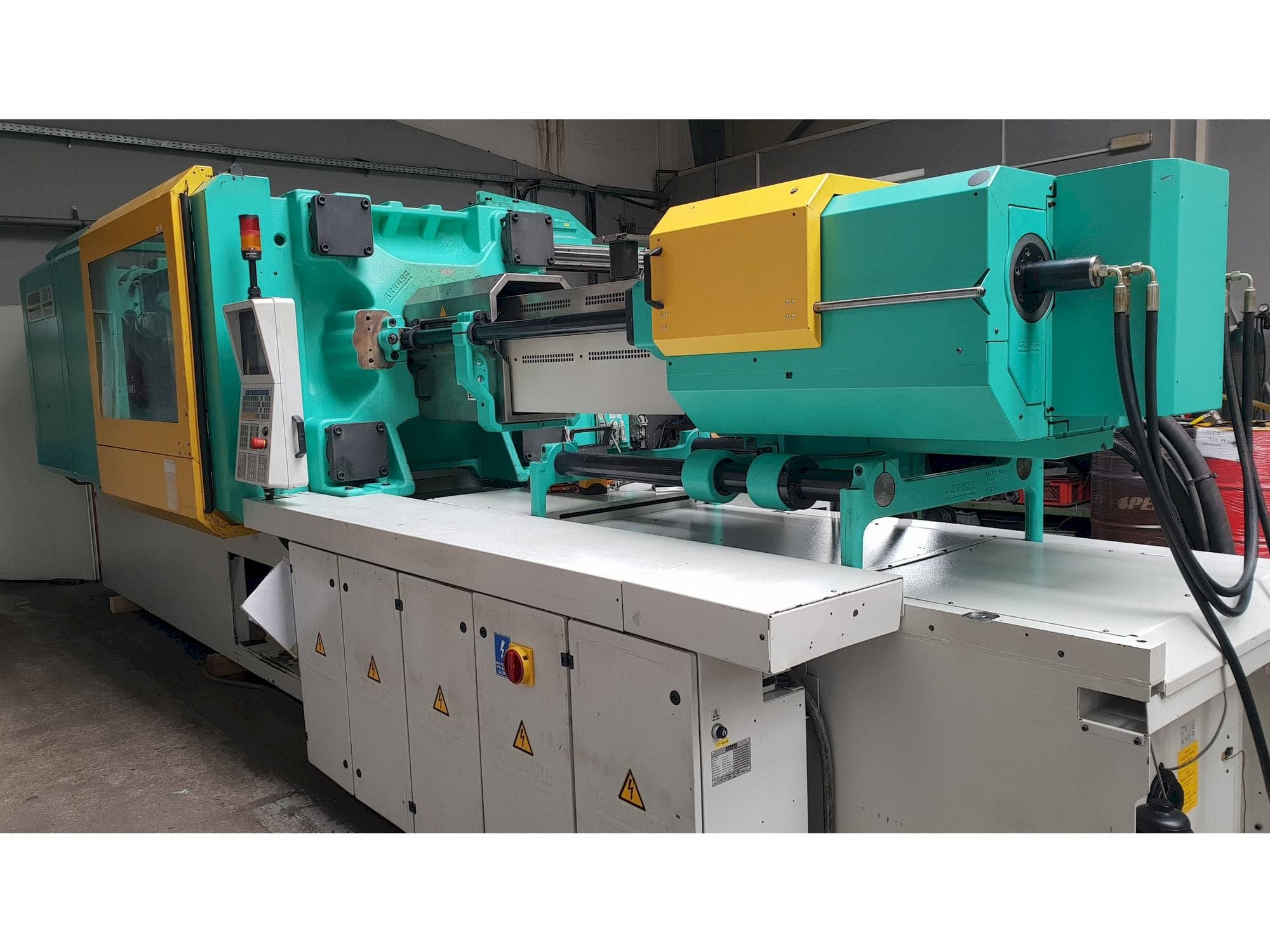 Vue de face de la machine Arburg Multilift H 720 - 3200 - 1300