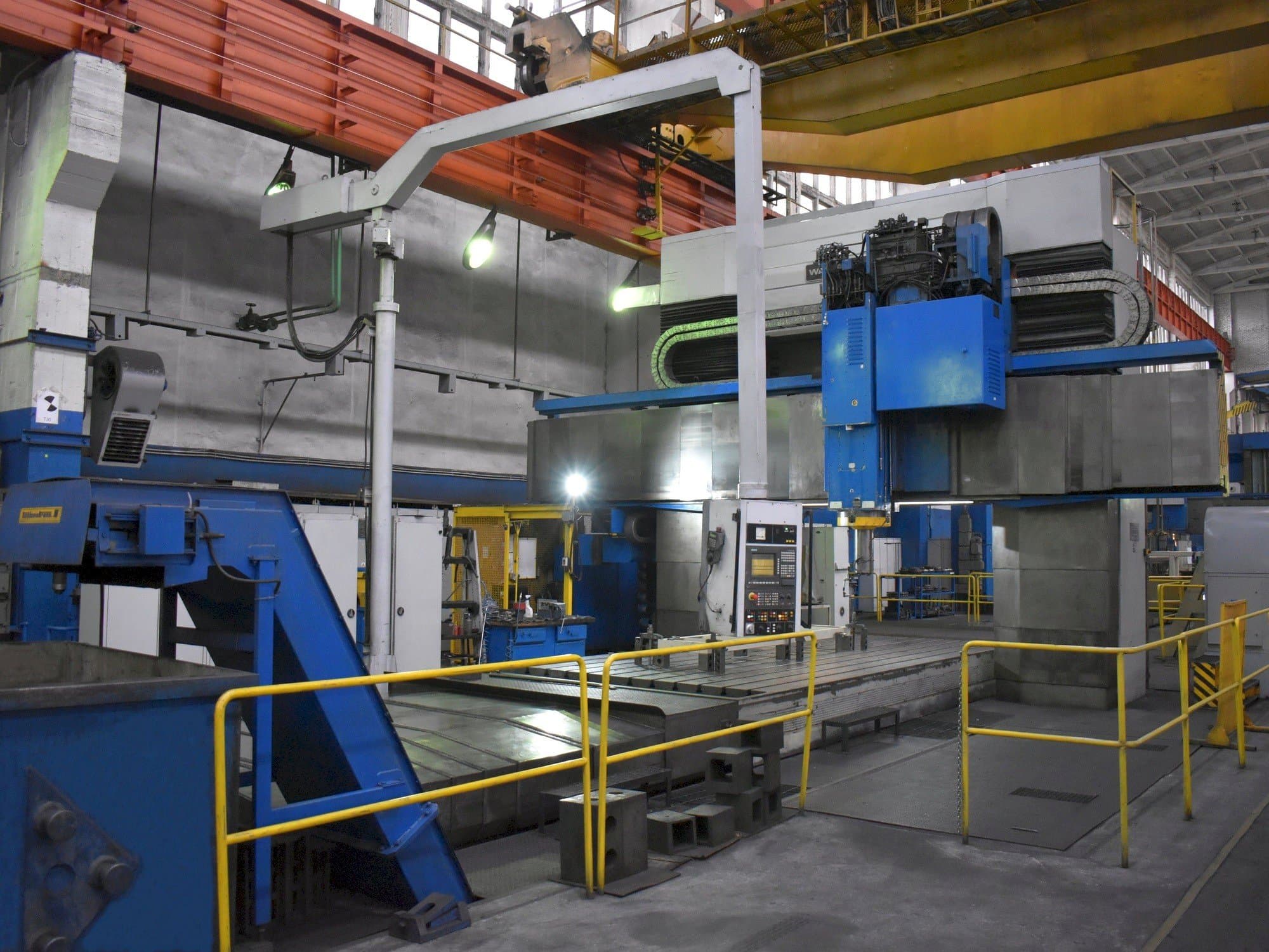 Vue de face de la machine WALDRICH COBURG 17S 10FP 300 NC