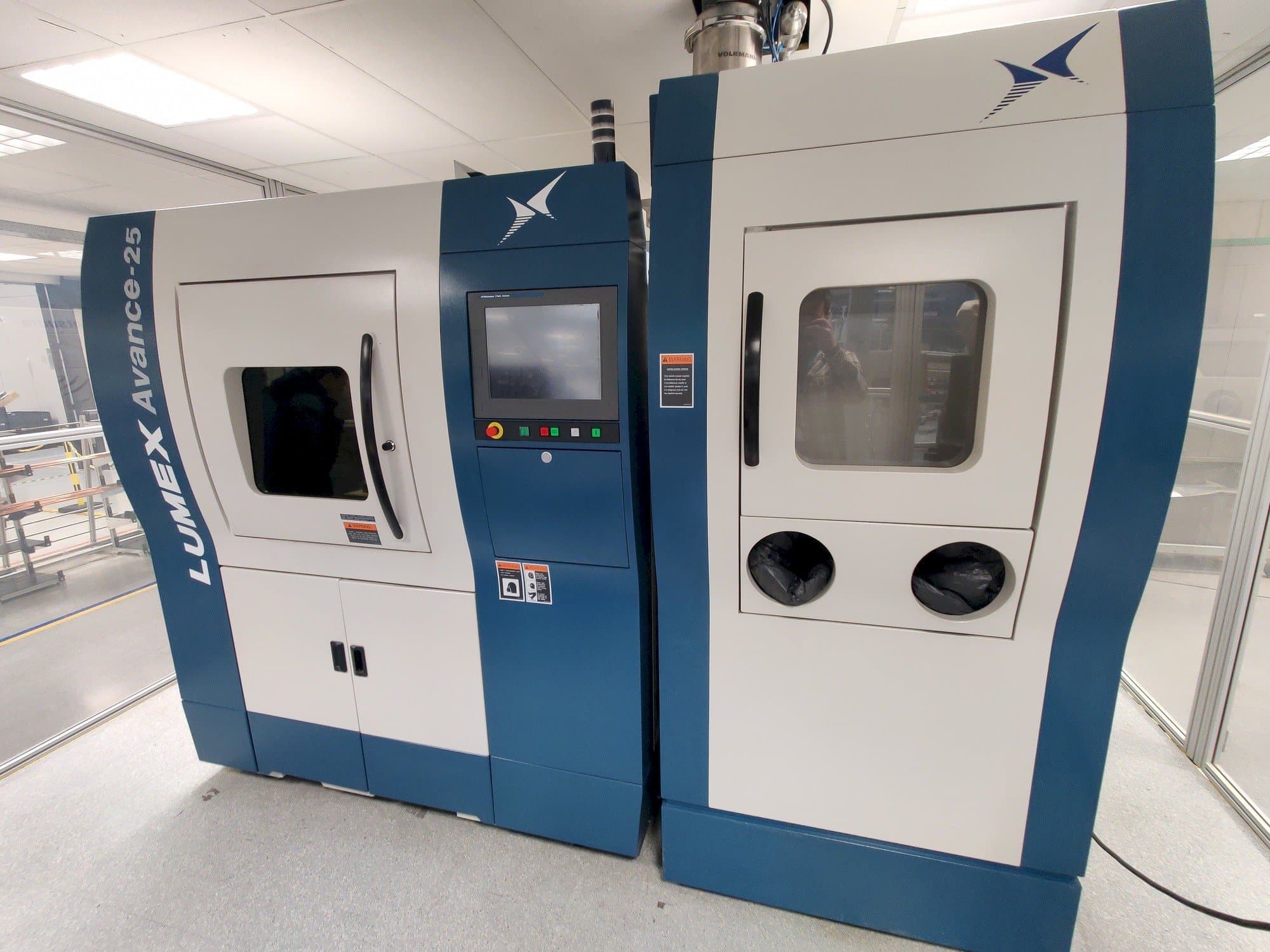 Vue de face de la machine Matsuura Lumex Avance-25