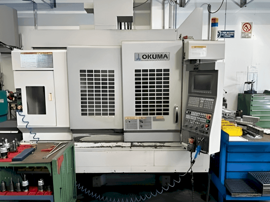 Vue de face de la machine Okuma MB 56-VA
