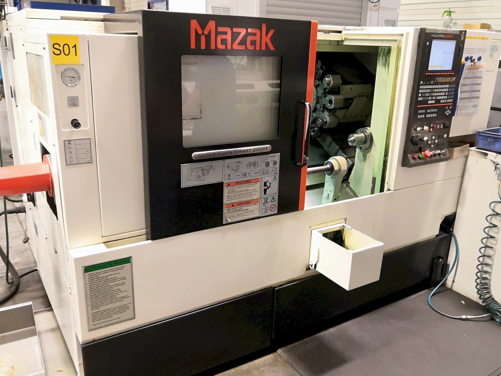 Vue de face de la machine Mazak Quick Turn Smart 200M