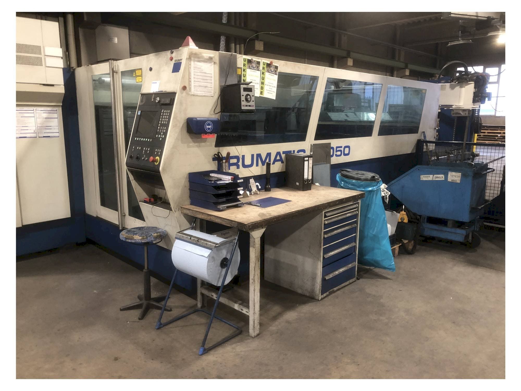 Vue de face de la machine TRUMPF Trumatic L3050