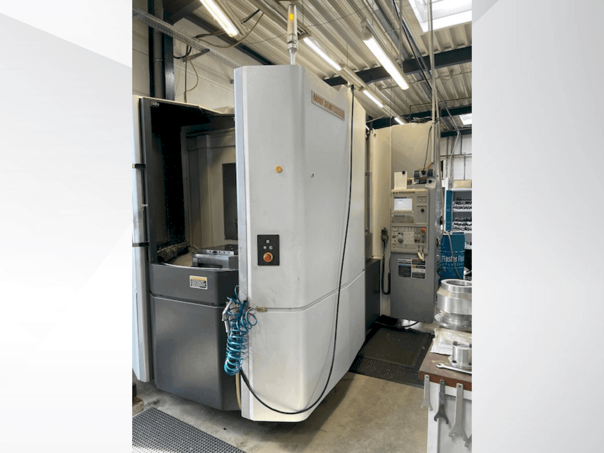 Vue de face de la machine MORI SEIKI NHX5 000