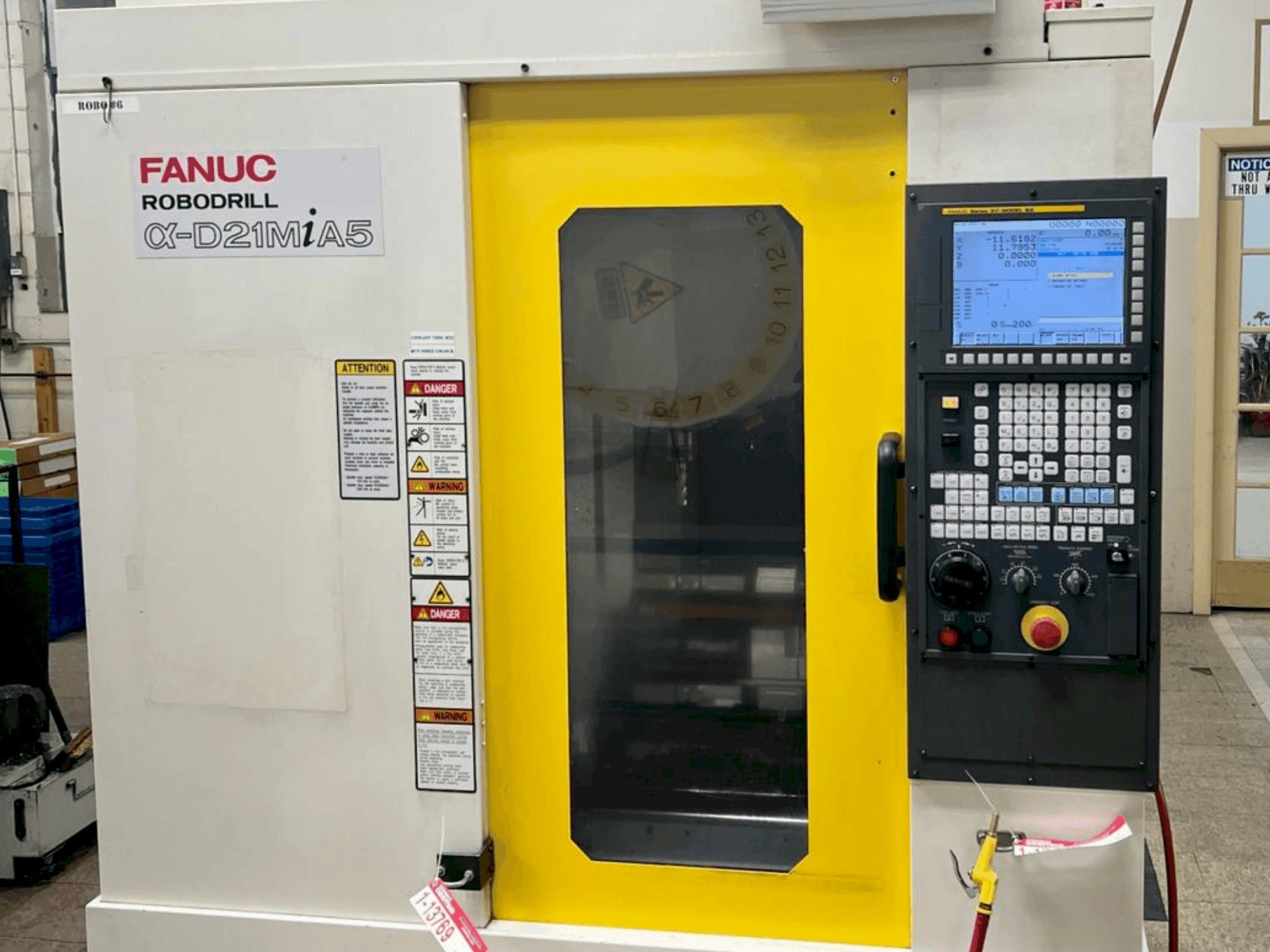 Vue de face de la machine FANUC Robodrill D21MiA5