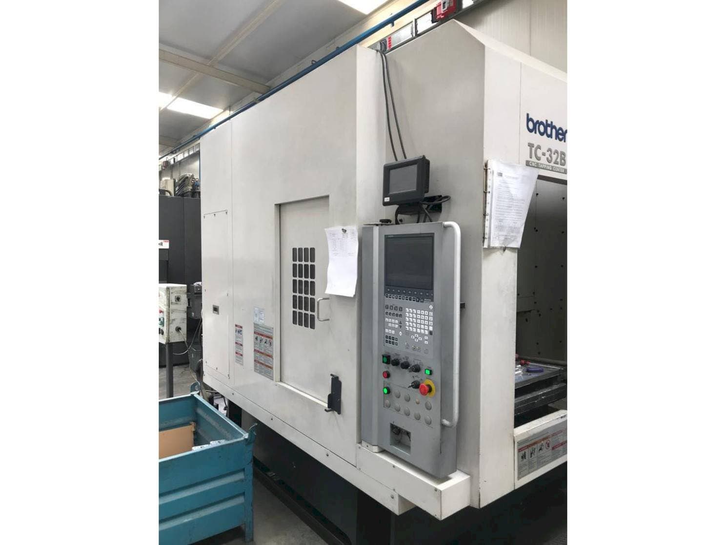 Vue de face de la machine Brother TC-32BN QT