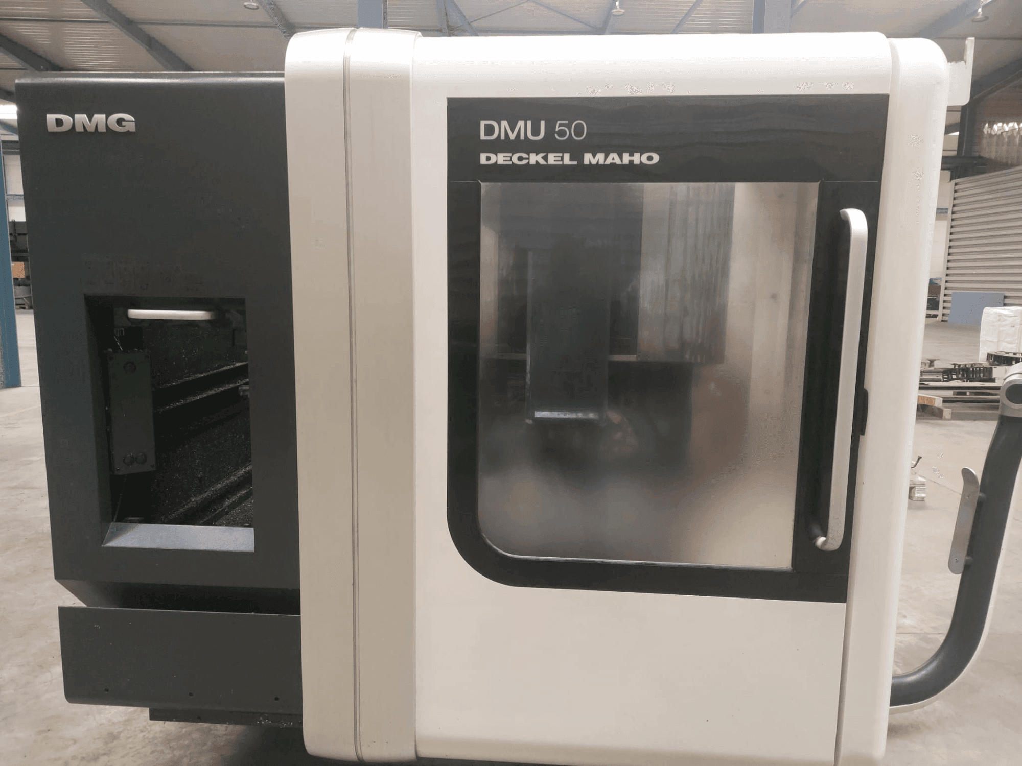 Vue de face de la machine DMG DECKEL MAHO DMU 50