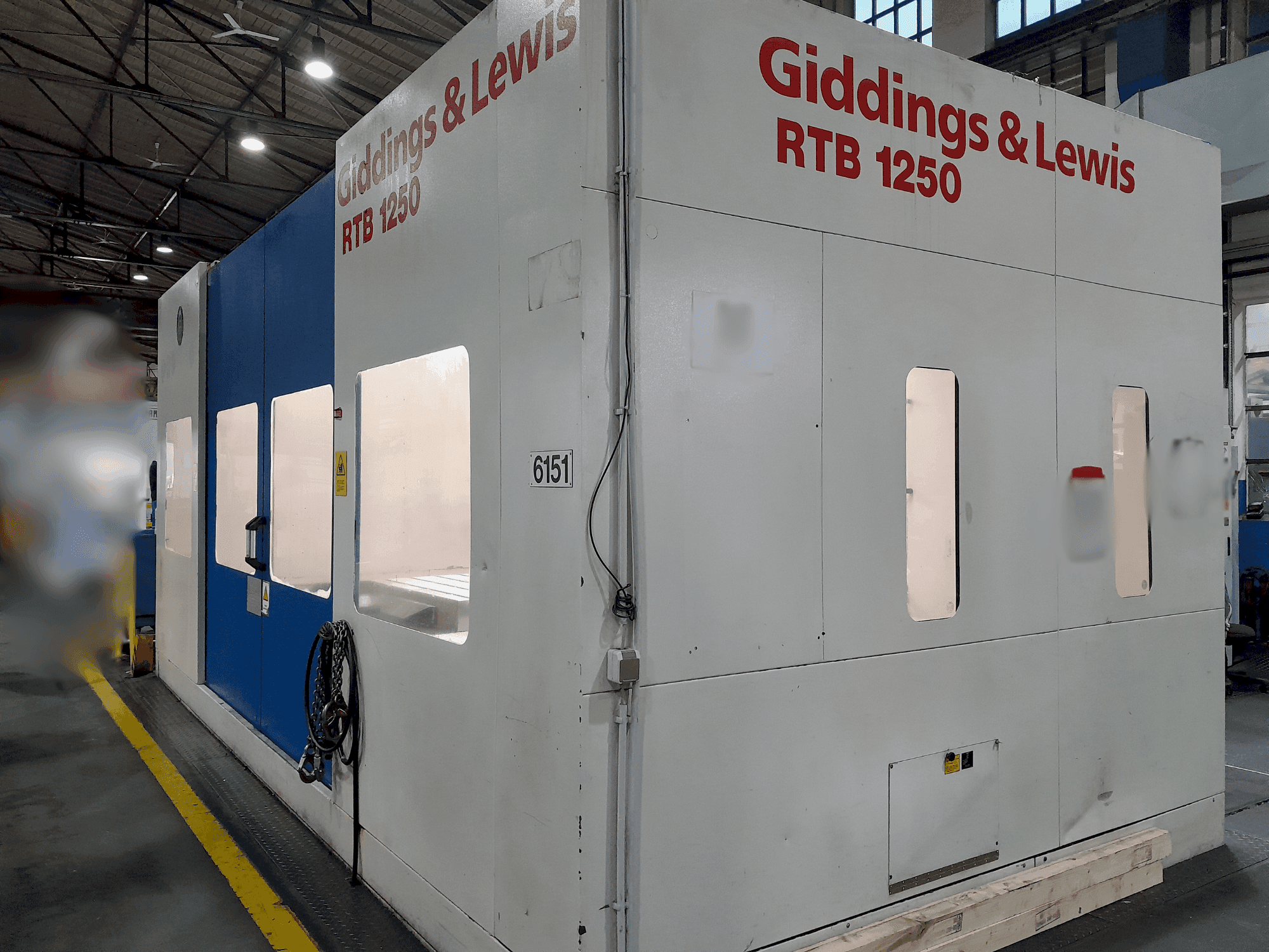 Vue de face de la machine GIDDINGS & LEWIS HMC 410 RTB 1250