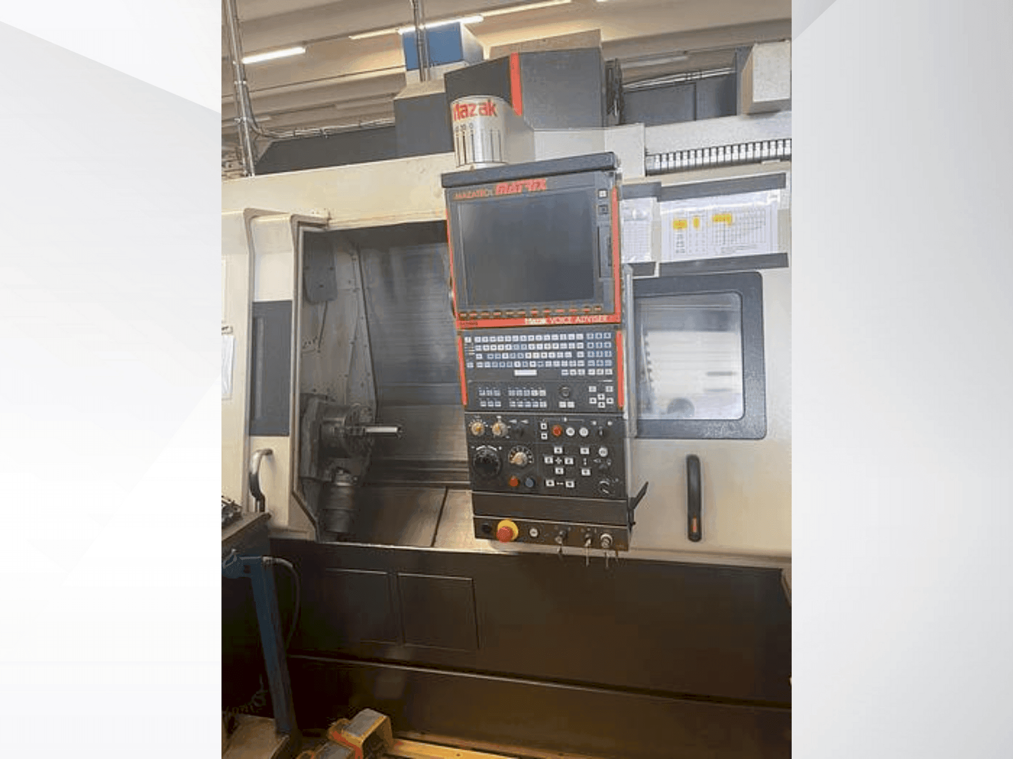 Vue de face de la machine Mazak INTEGREX 200 IV S