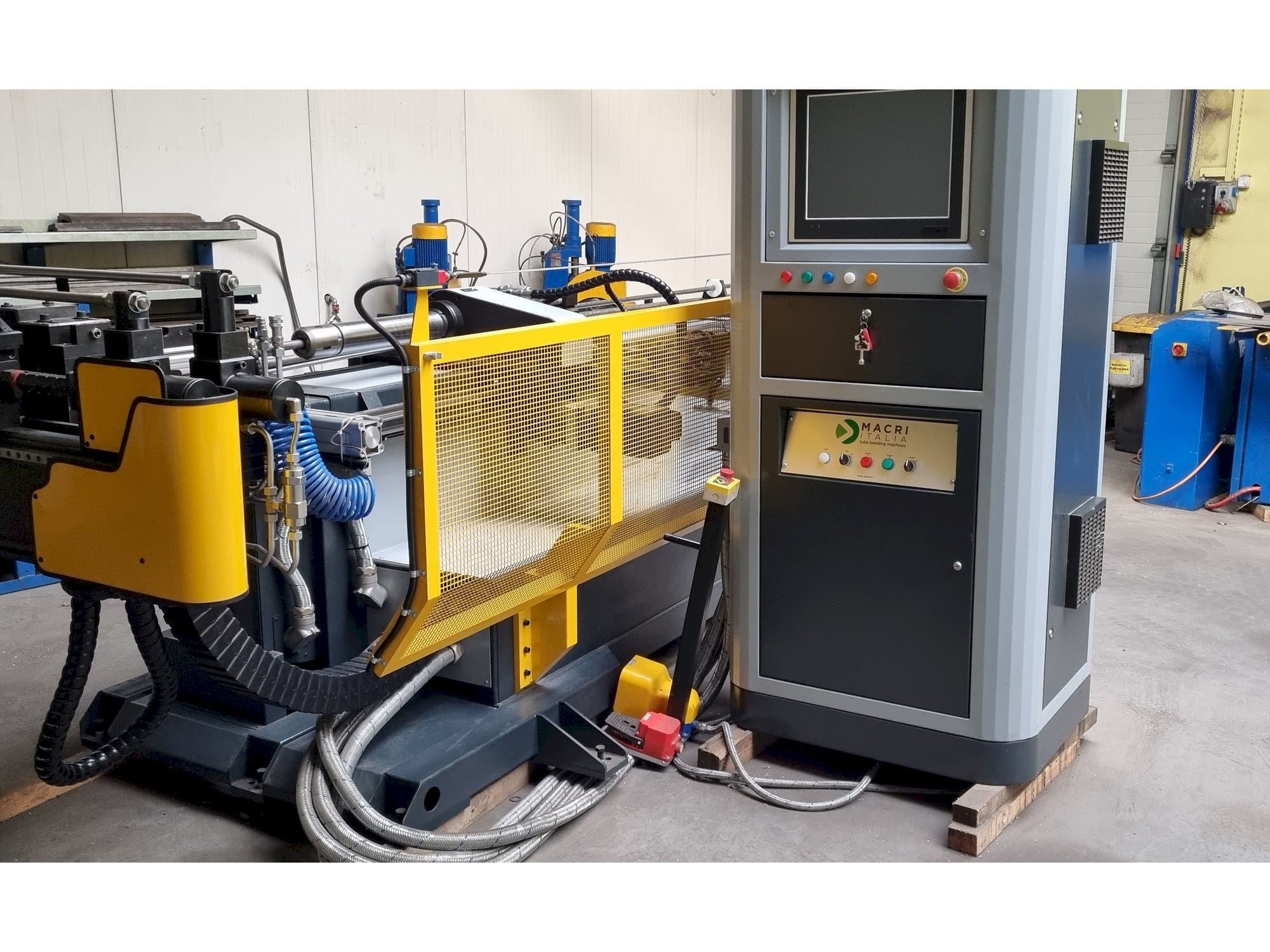 Vue de face de la machine MACRI ITALIA PROVAR 6-45 U-D