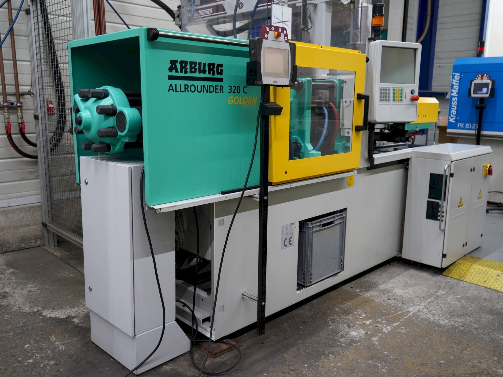 Vue de face de la machine Arburg 320C (500-170)