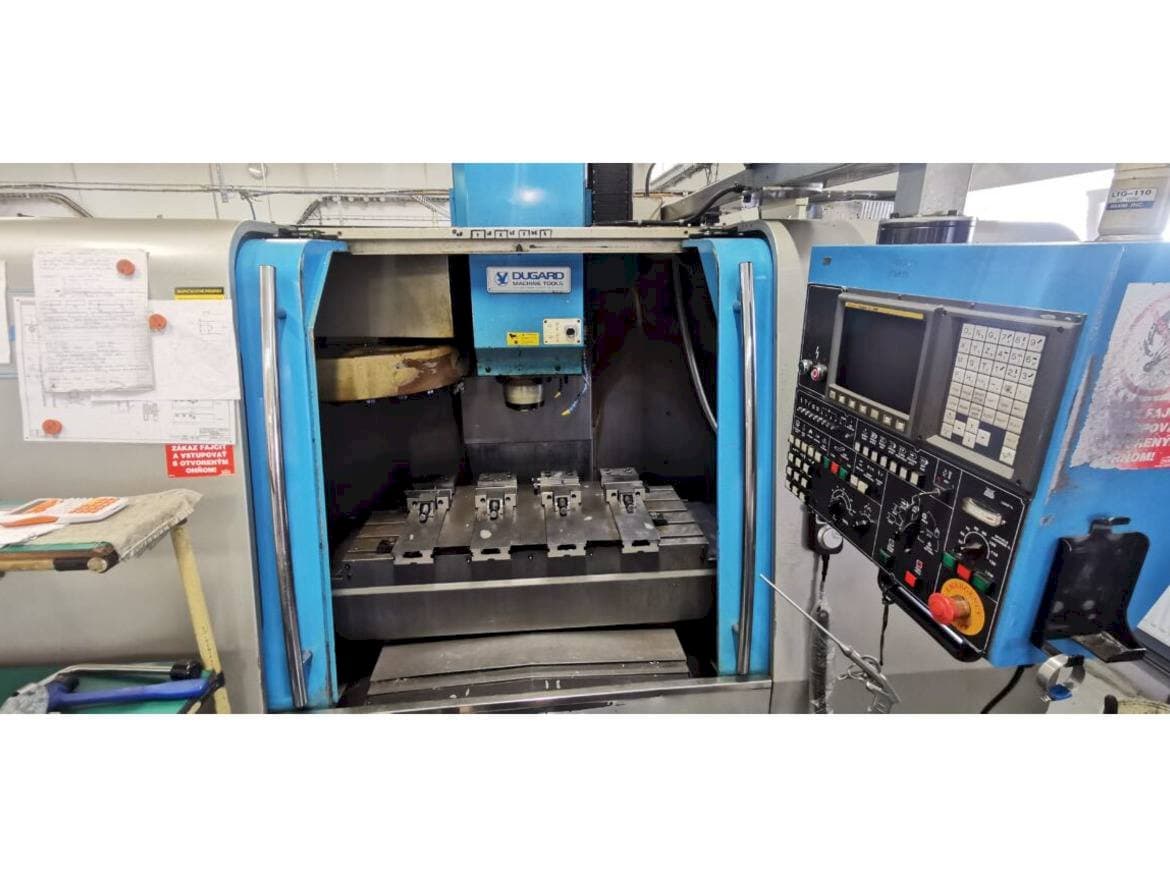 Vue de face de la machine Dugard EAGLE 1000 VMC-L