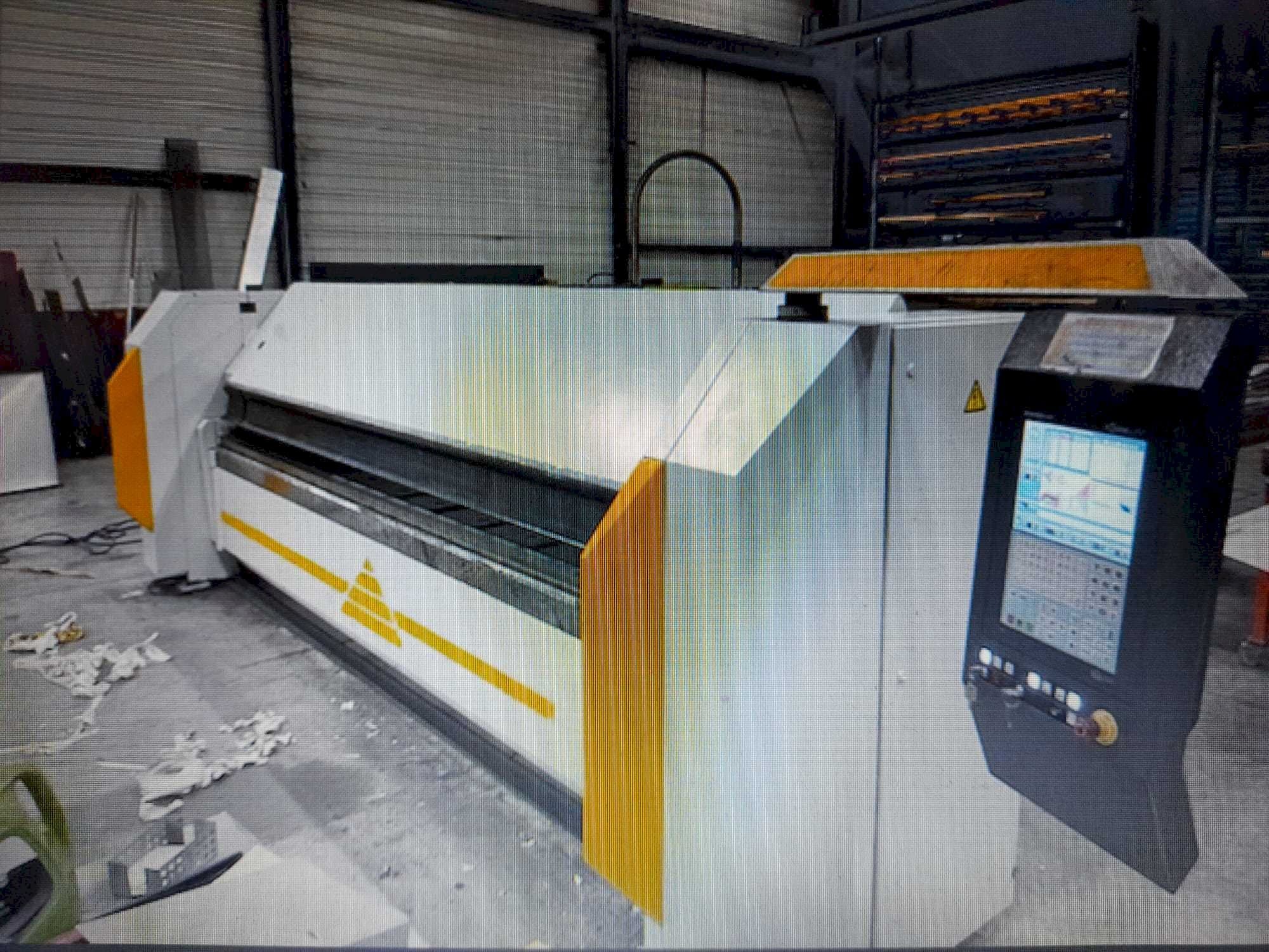 Vue de face de la machine RAS 73.40 flexibend