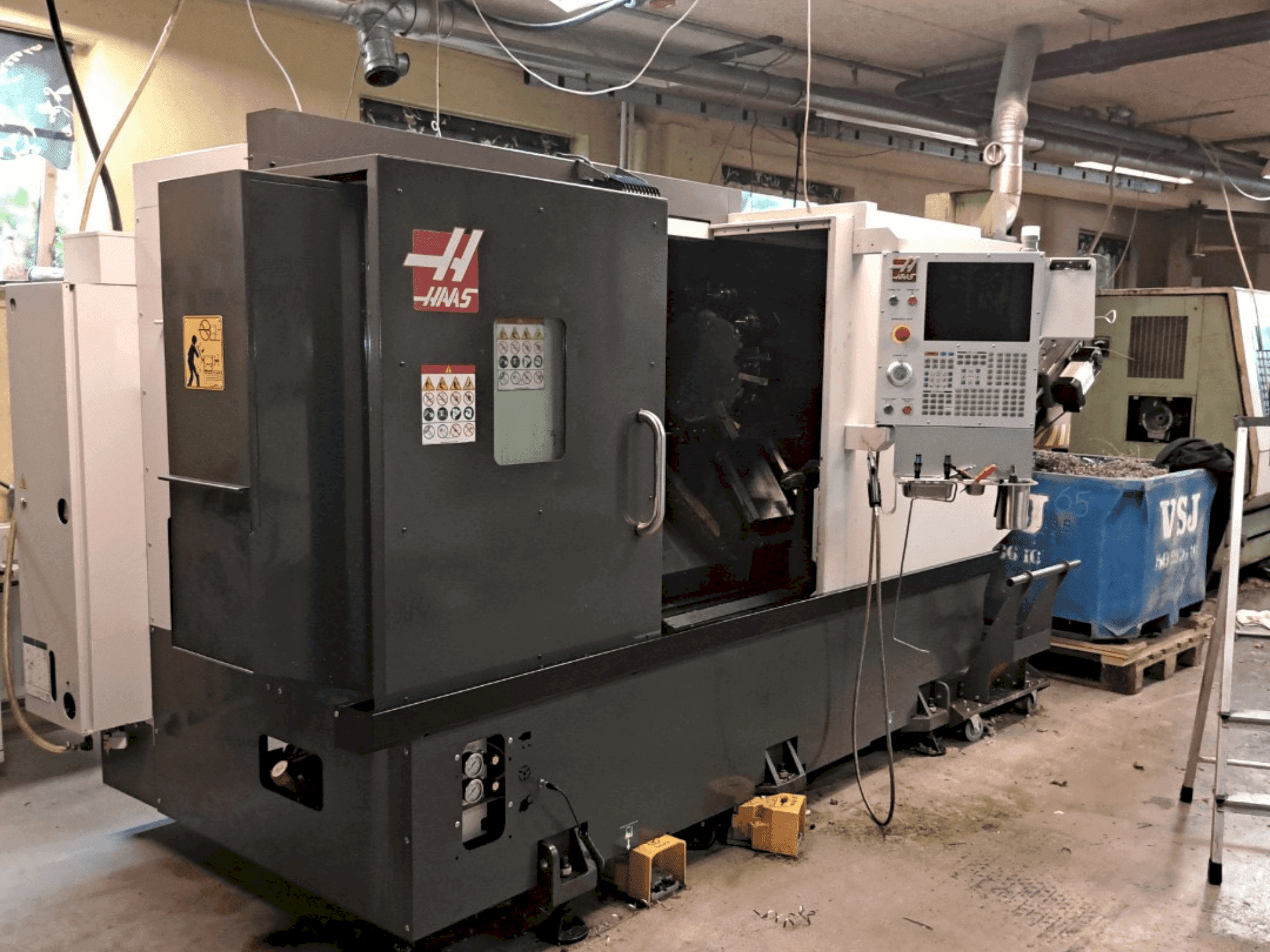 Vue de face de la machine HAAS ST-30 Y