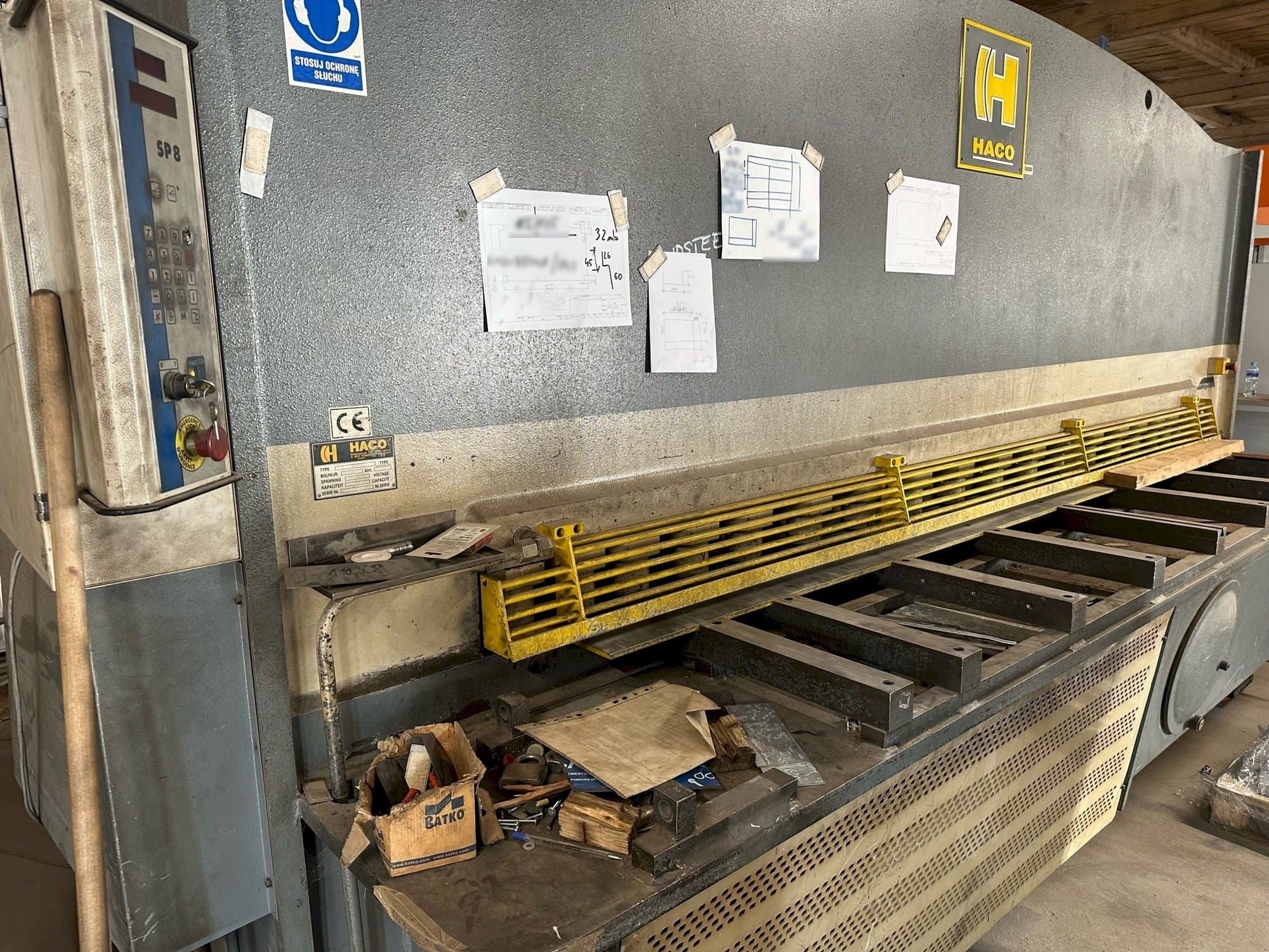 Vue de face de la machine HACO TS 3012