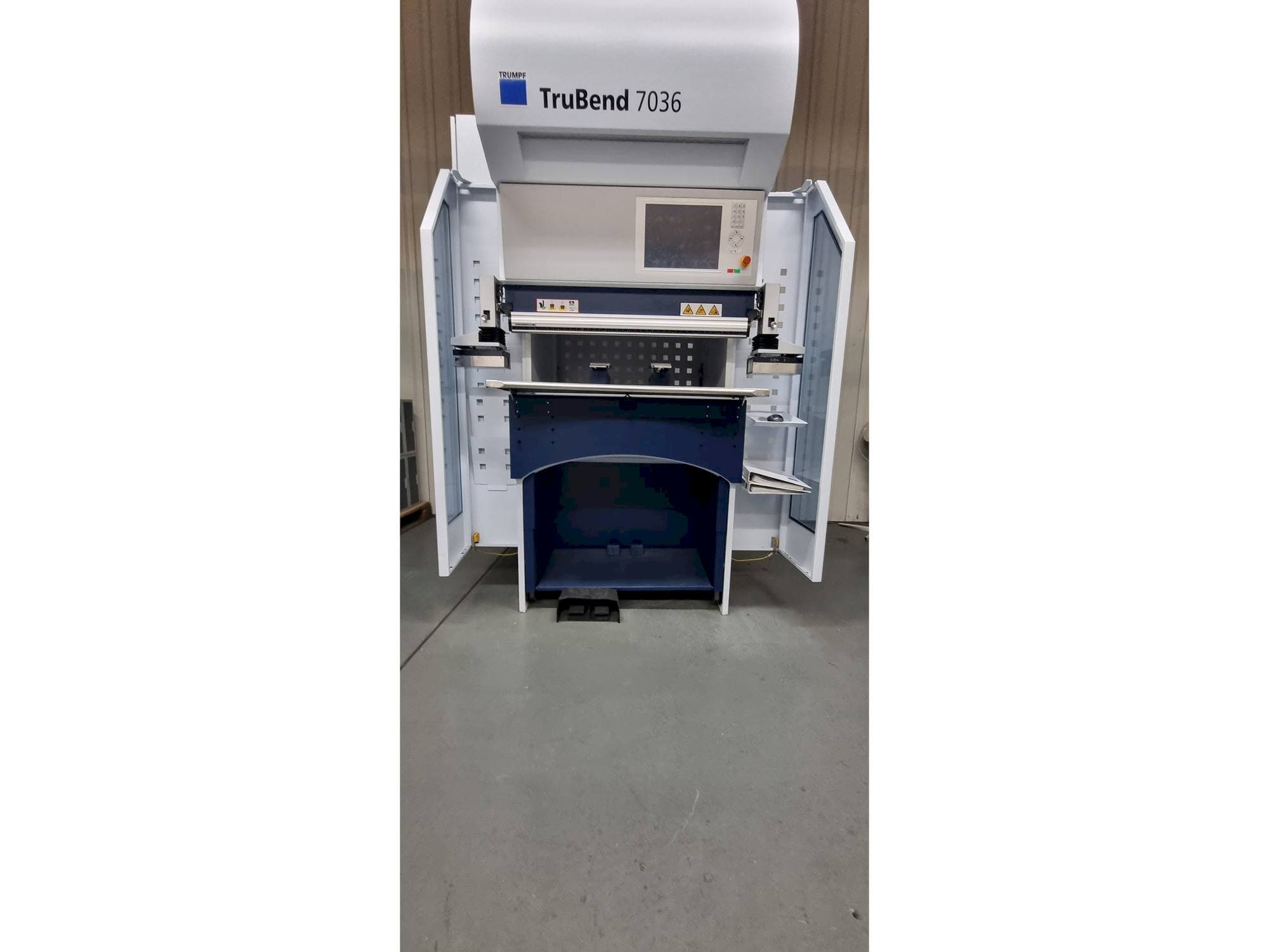 Vue de face de la machine TRUMPF TruBend 7036