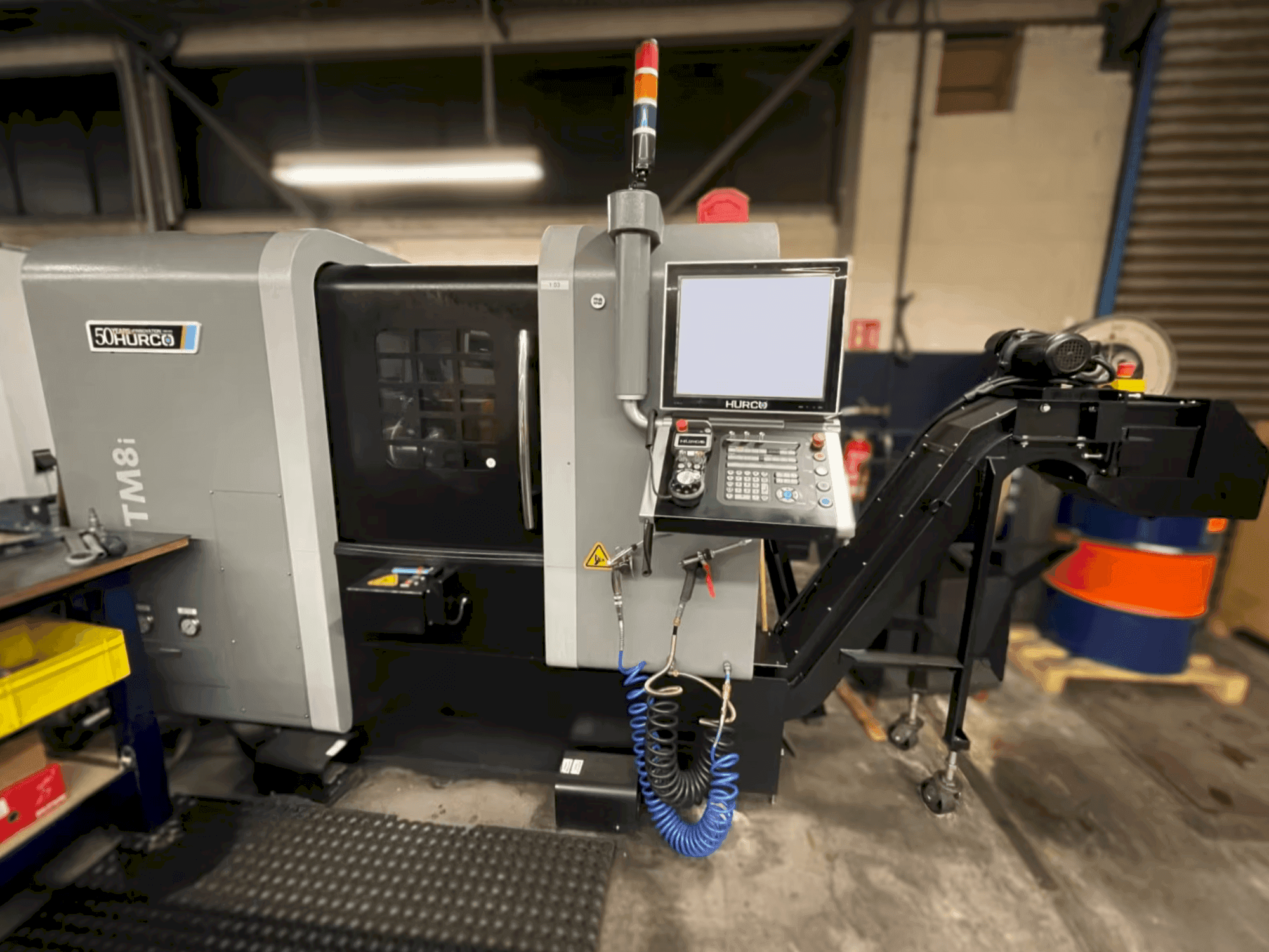 Vue de face de la machine Hurco TM8i