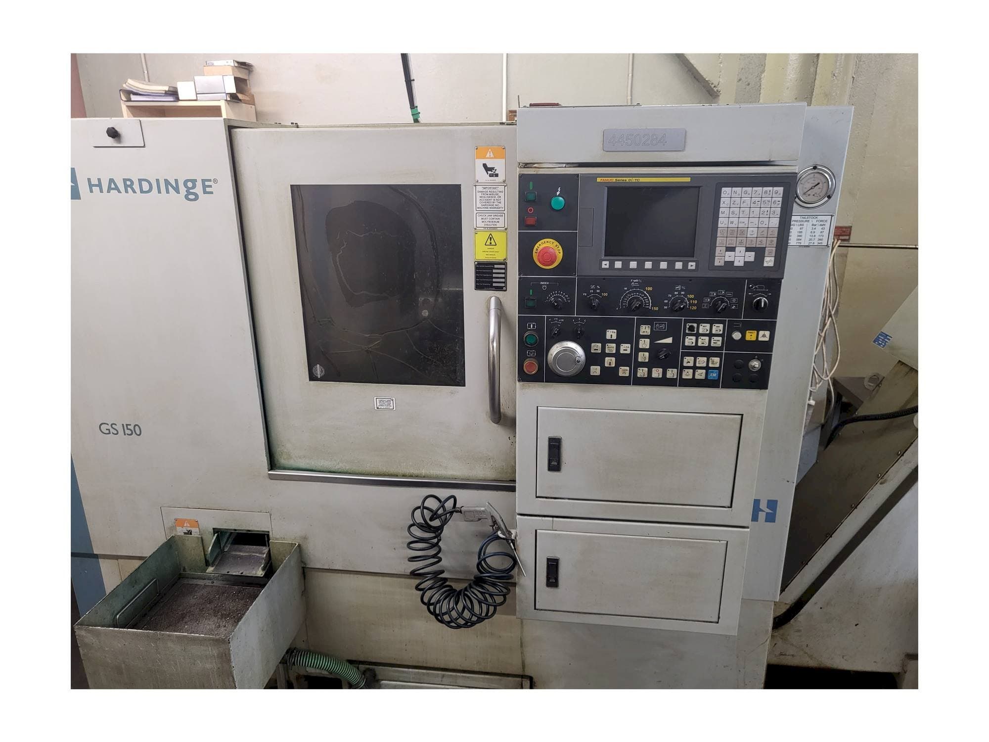 Vue de face de la machine HARDINGE GS-150