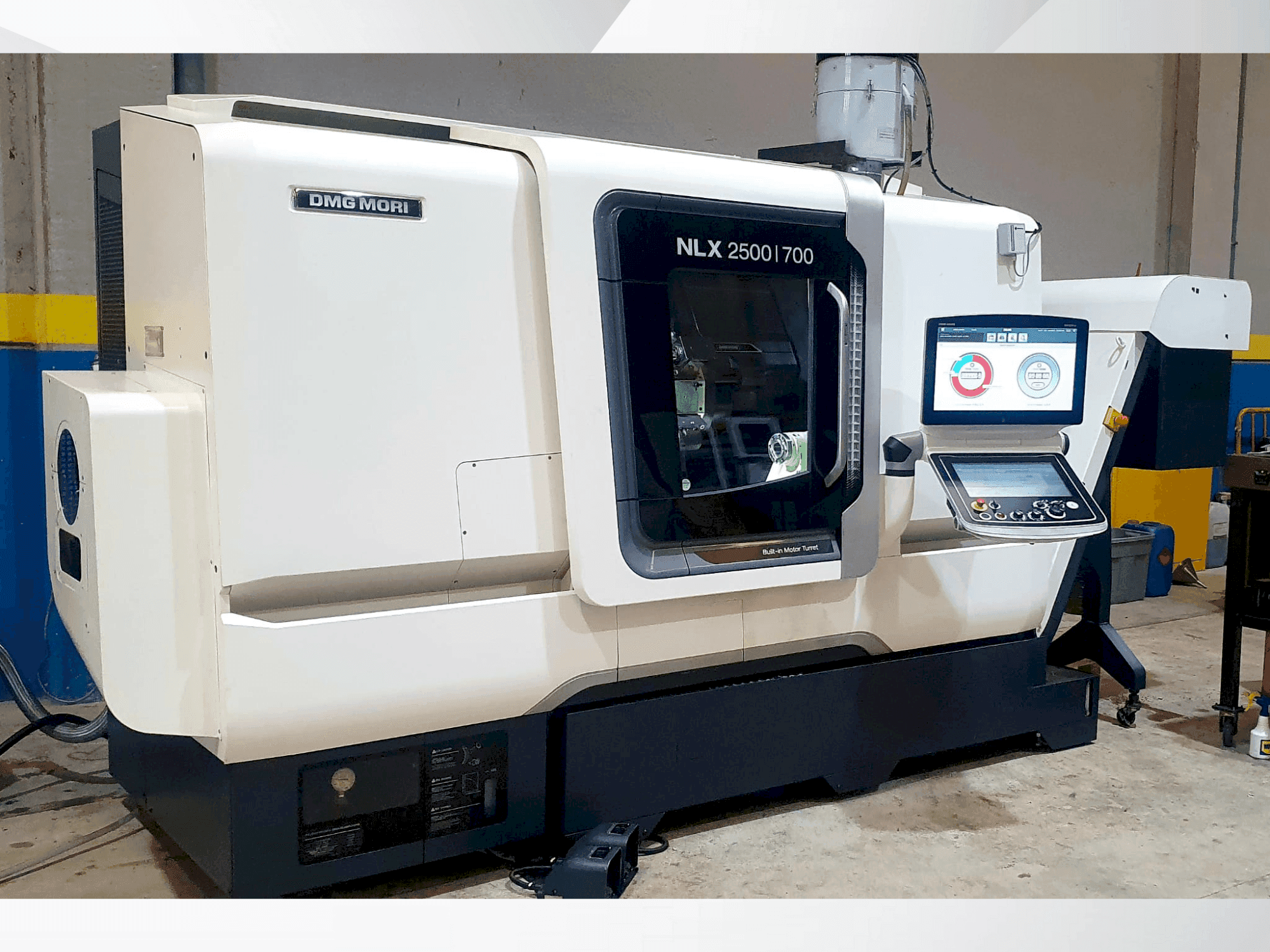 Vue de face de la machine DMG MORI NLX2500Y/700