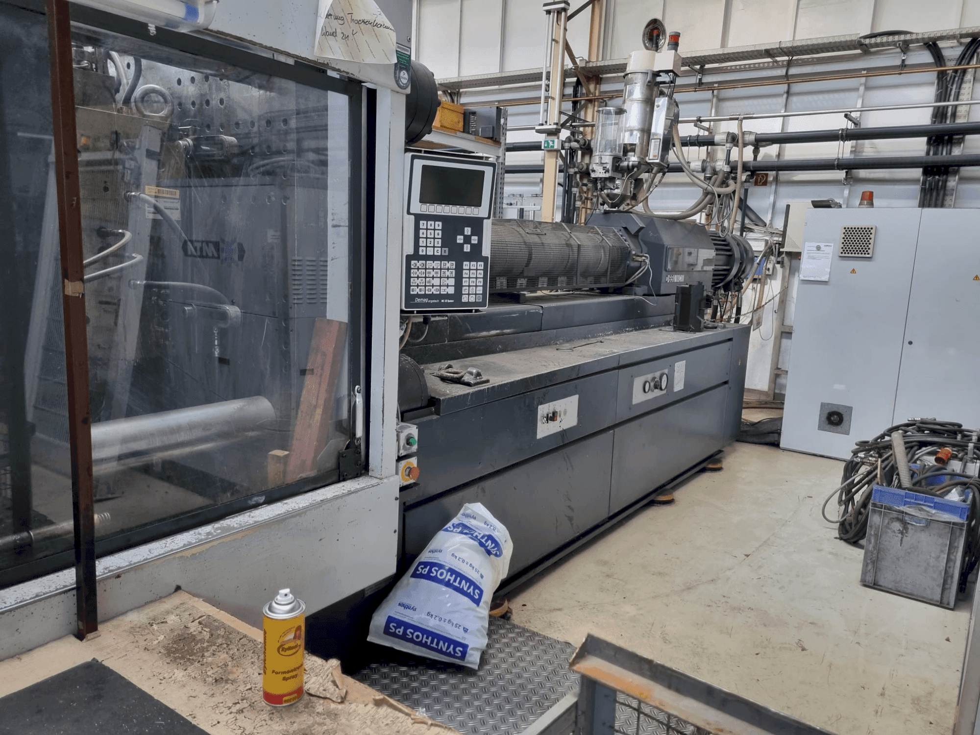 Vue de face de la machine DEMAG Ergotech 10000-8000