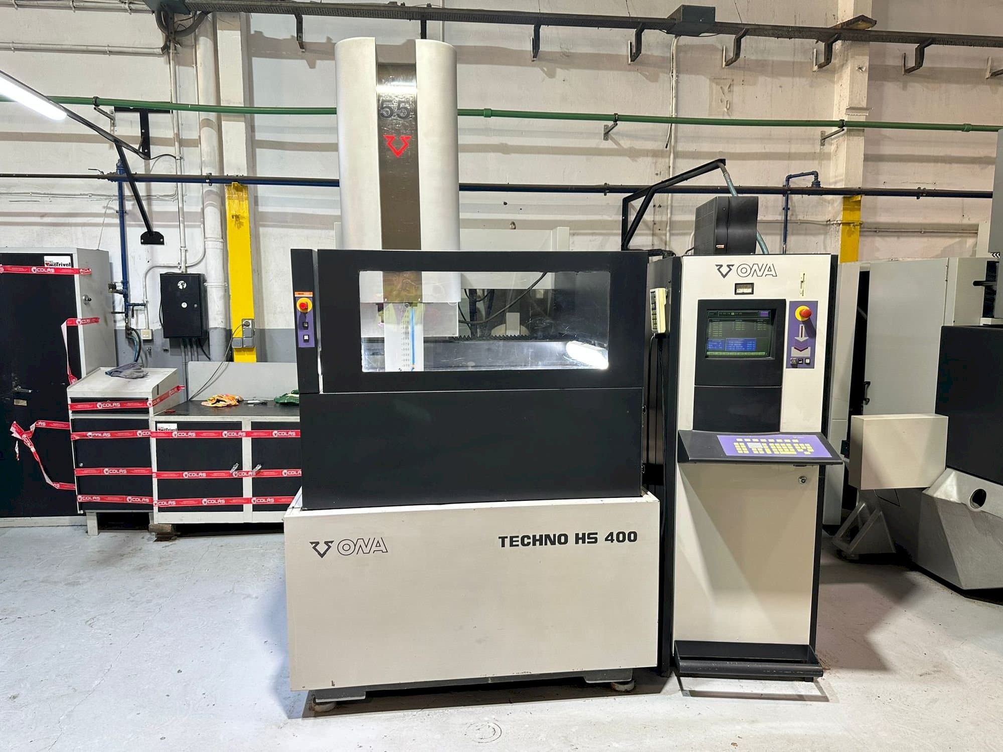 Vue de face de la machine ONA HS 400