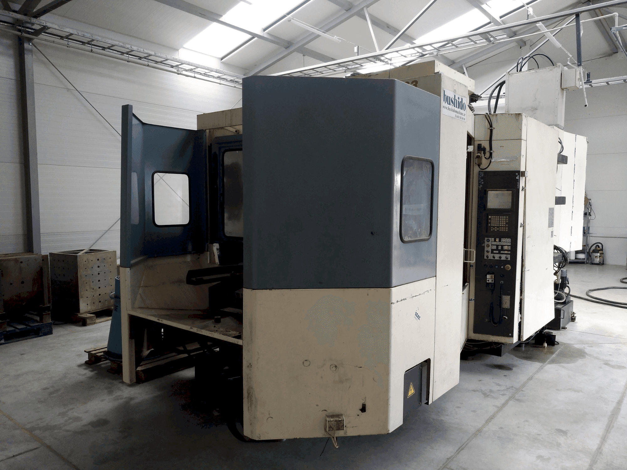 Vue de face de la machine Niigata SPN63