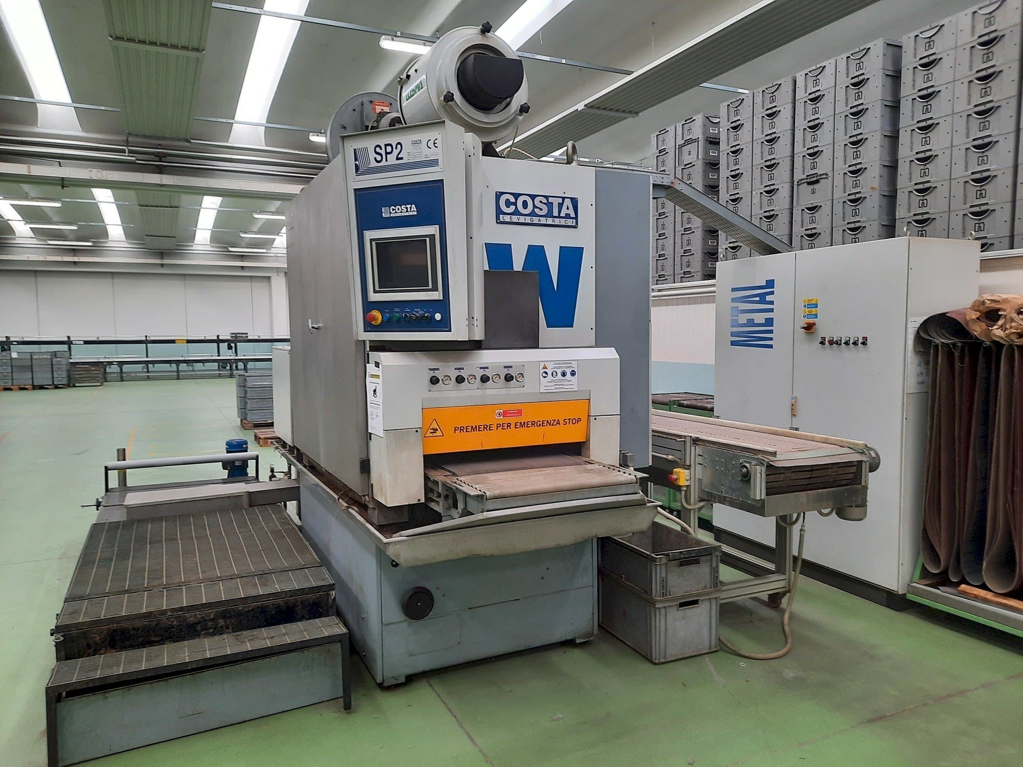 Vue de face de la machine Costa CCCC 600