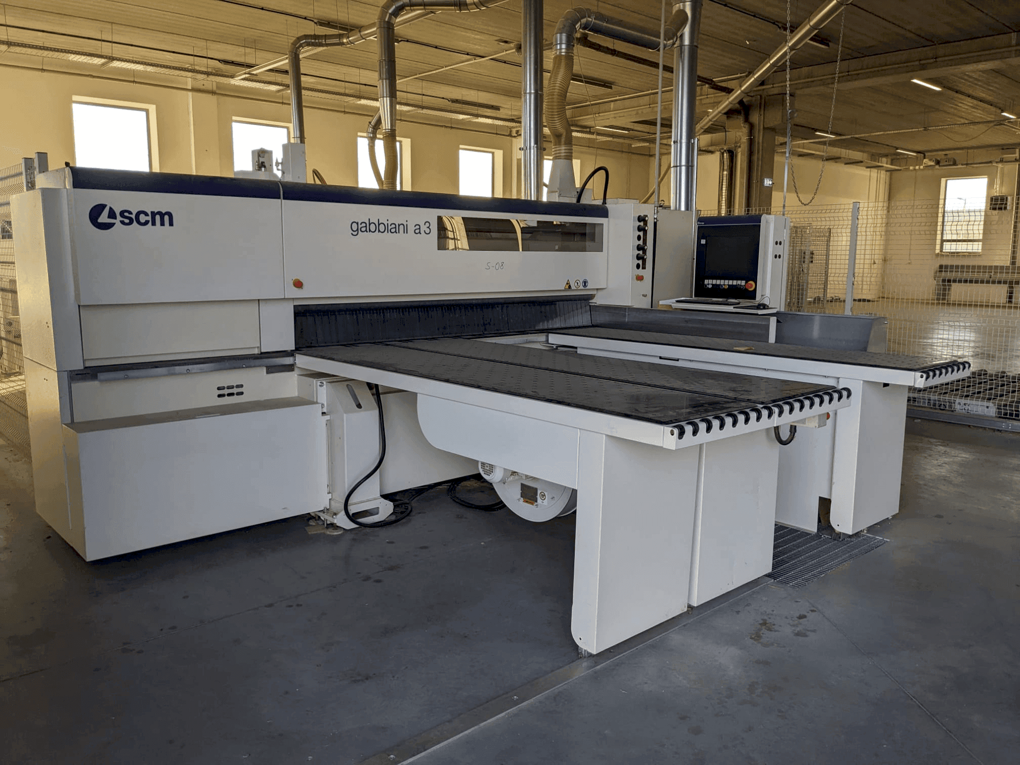 Vue de face de la machine SCM Gabbiani A3 130