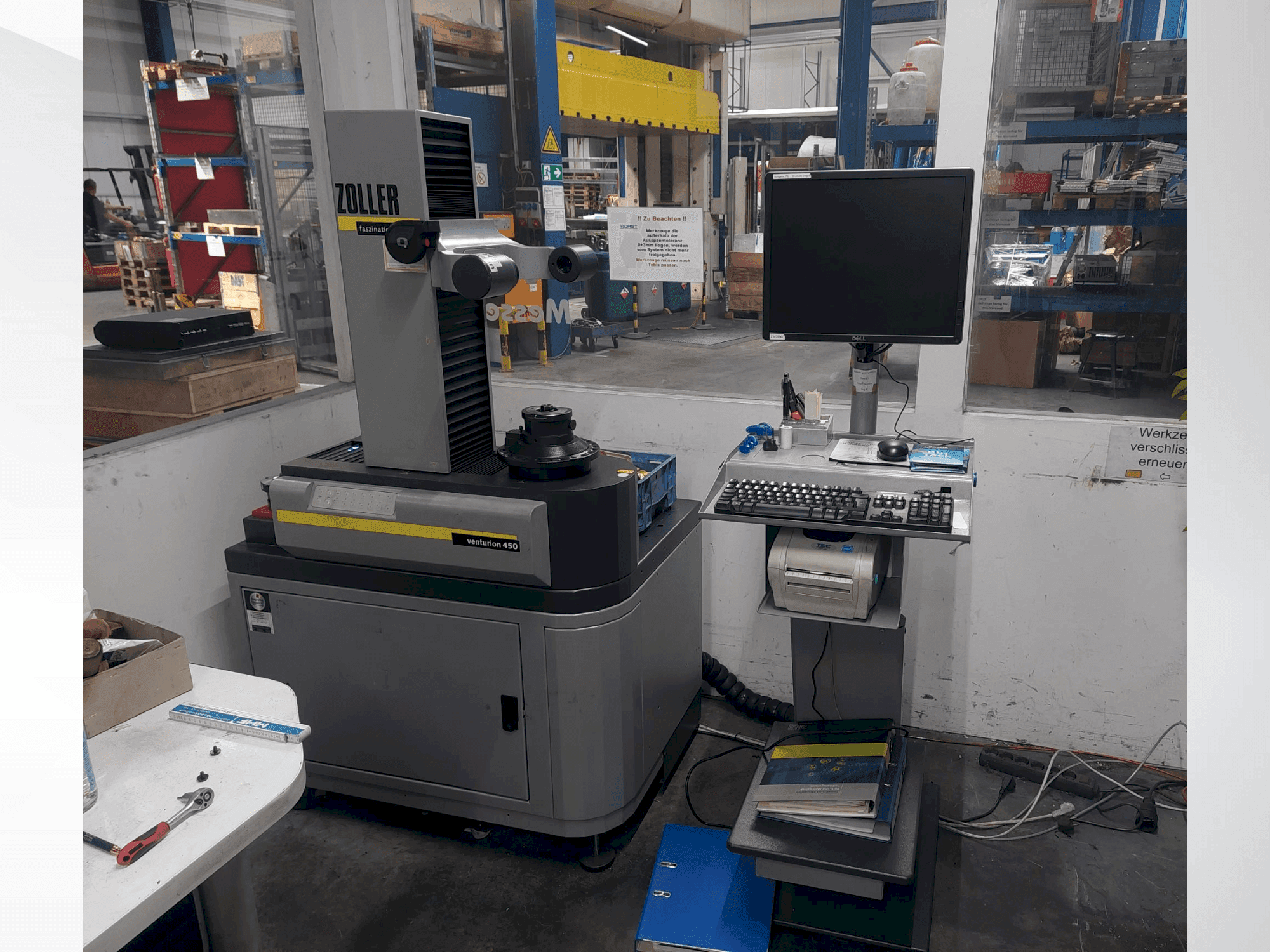 Vue de face de la machine Zoller venturion 450