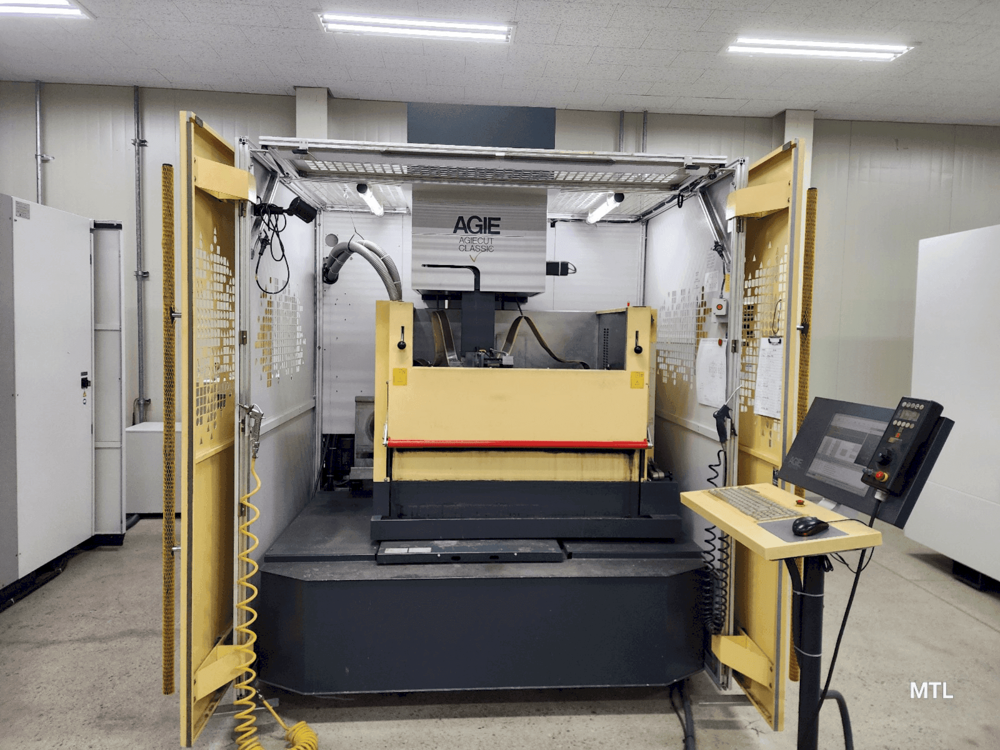 Vue de face de la machine AgieCharmilles Agiecut Classic V3