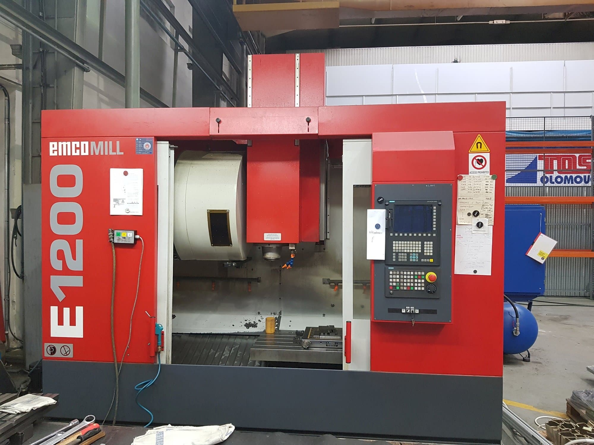 Vue de face de la machine EMCO Emcomill E 1200