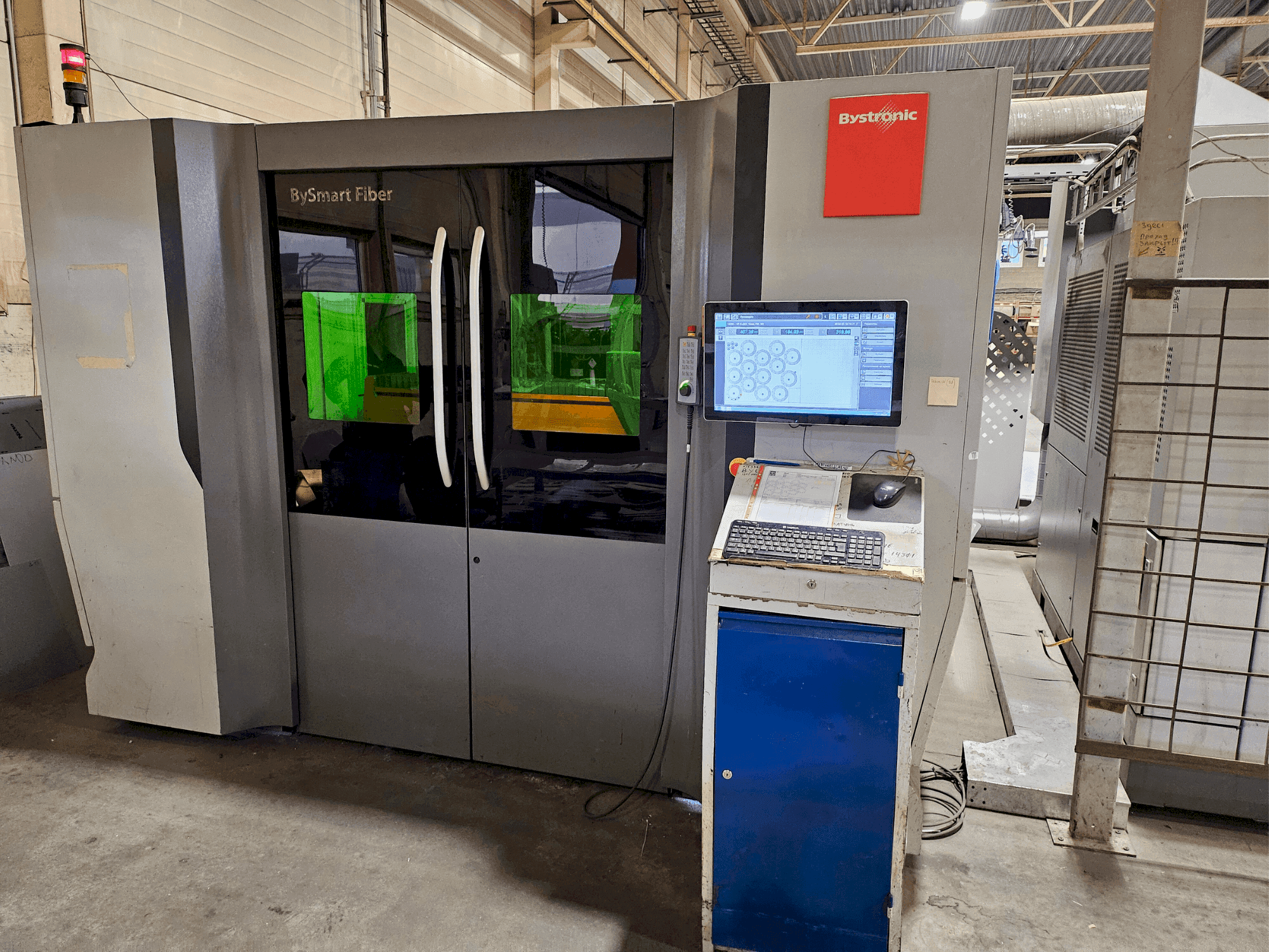 Vue de face de la machine Bystronic BySmart Fiber 3015 6KW