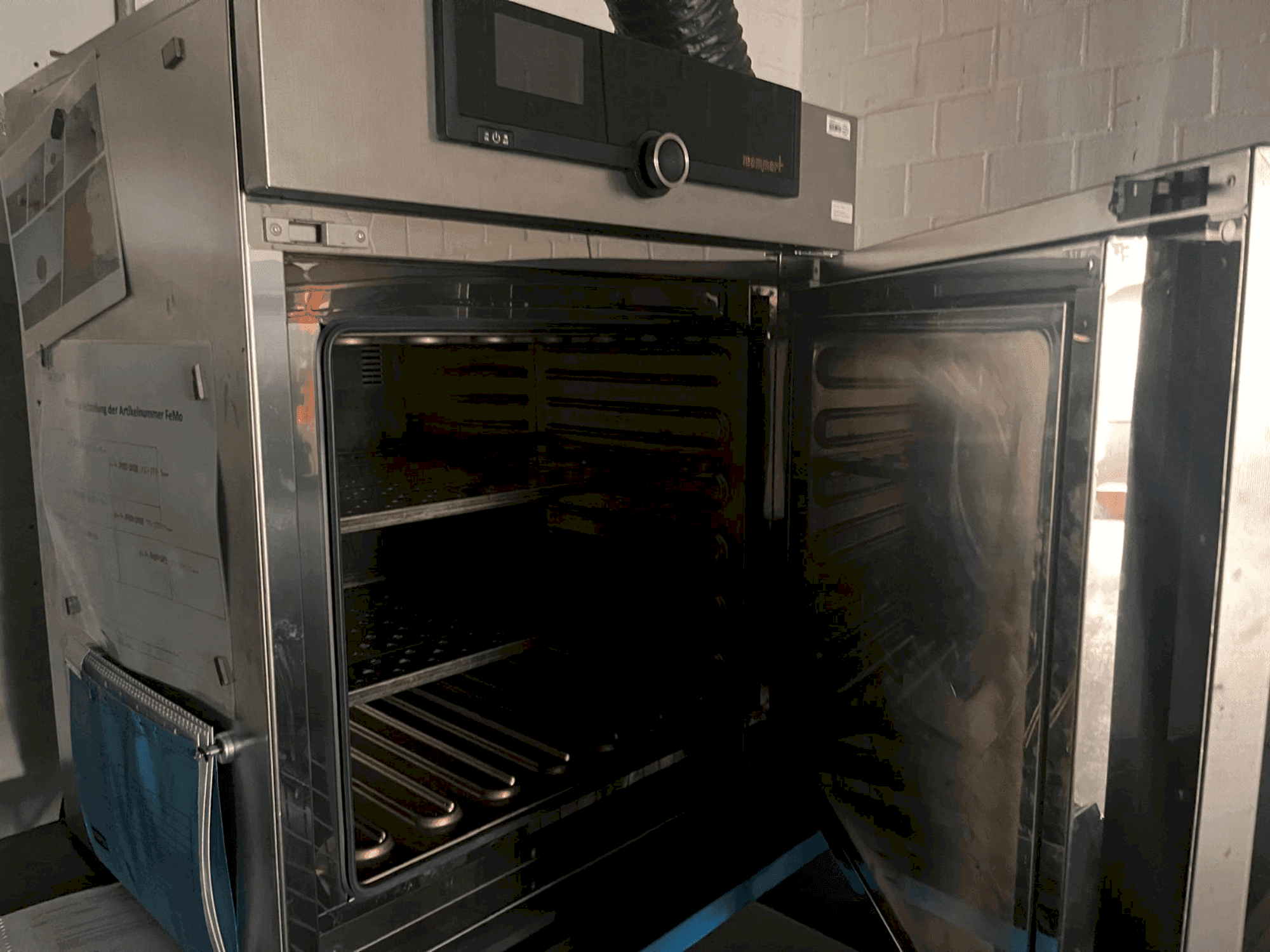 Vue de face de la machine MEMMERT UN110