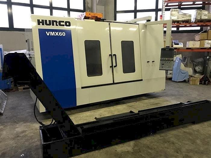Vue de face de la machine Hurco VMX 60