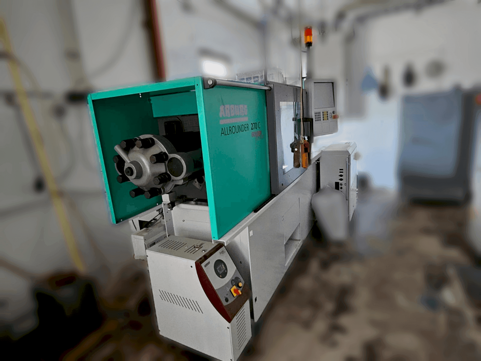 Vue latérale de la machine Arburg 270 C 400-70 Golden Edition