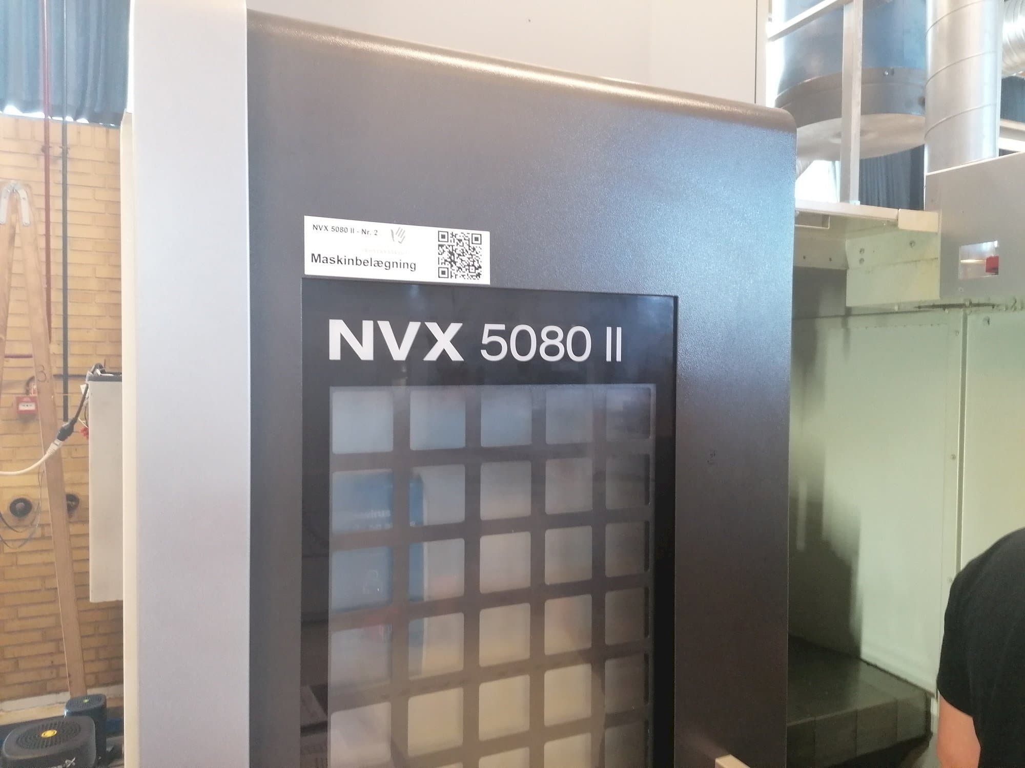 Vue gauche de la machine DMG MORI NVX 5080II