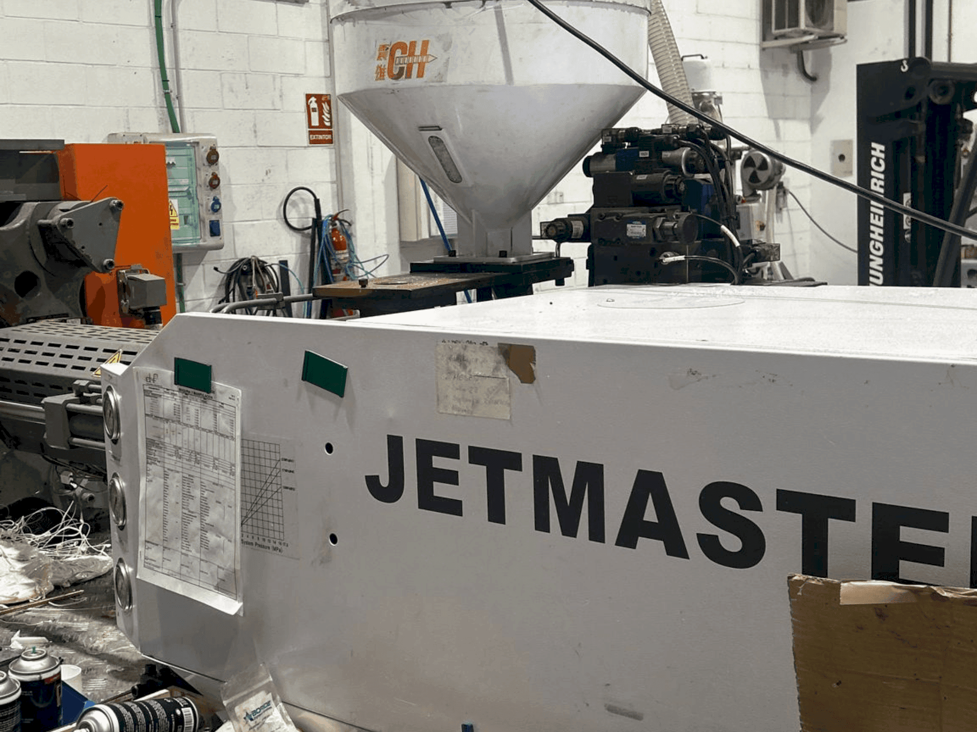 Vue de face de la machine CHEN HSONG JM160-MK6e