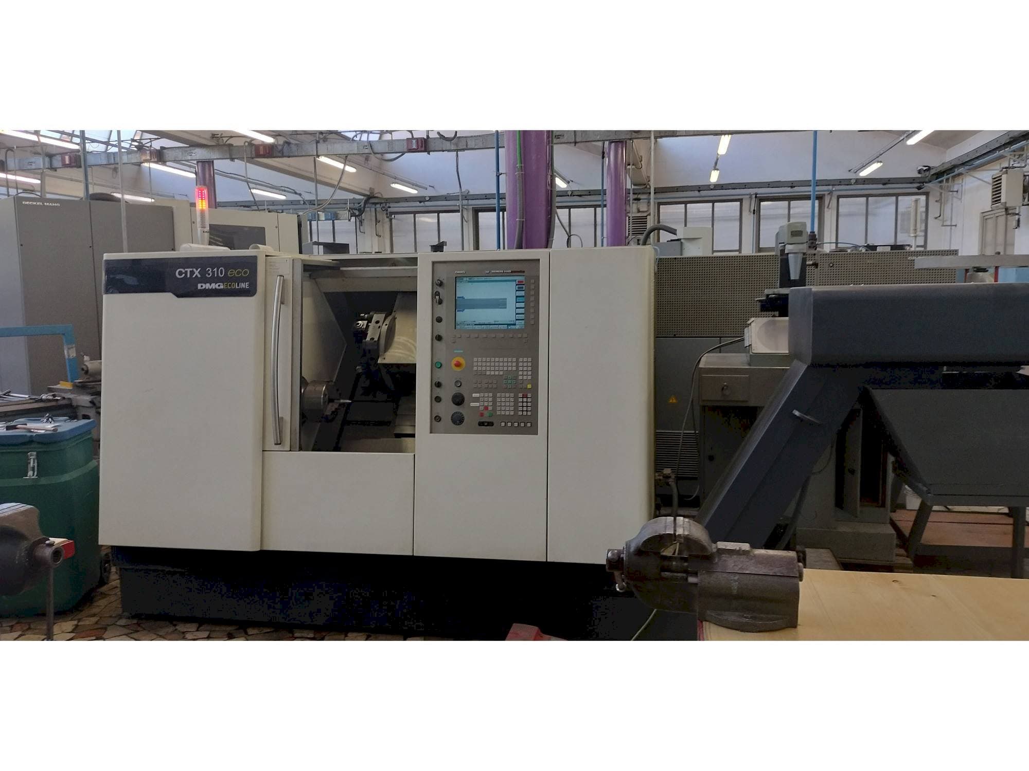 Vue de face de la machine DMG CTX 310 ecoline